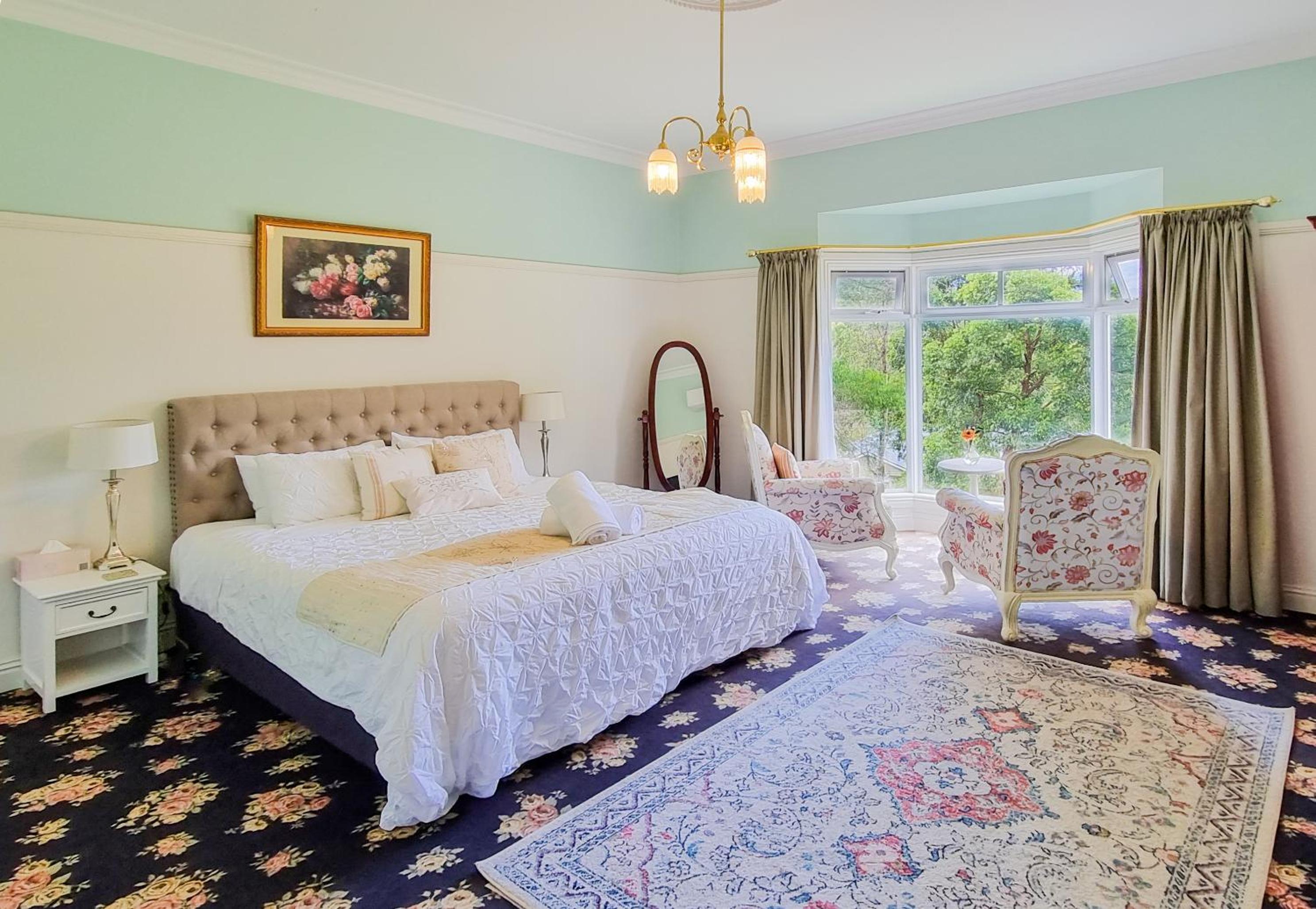 King Room with Mountain View