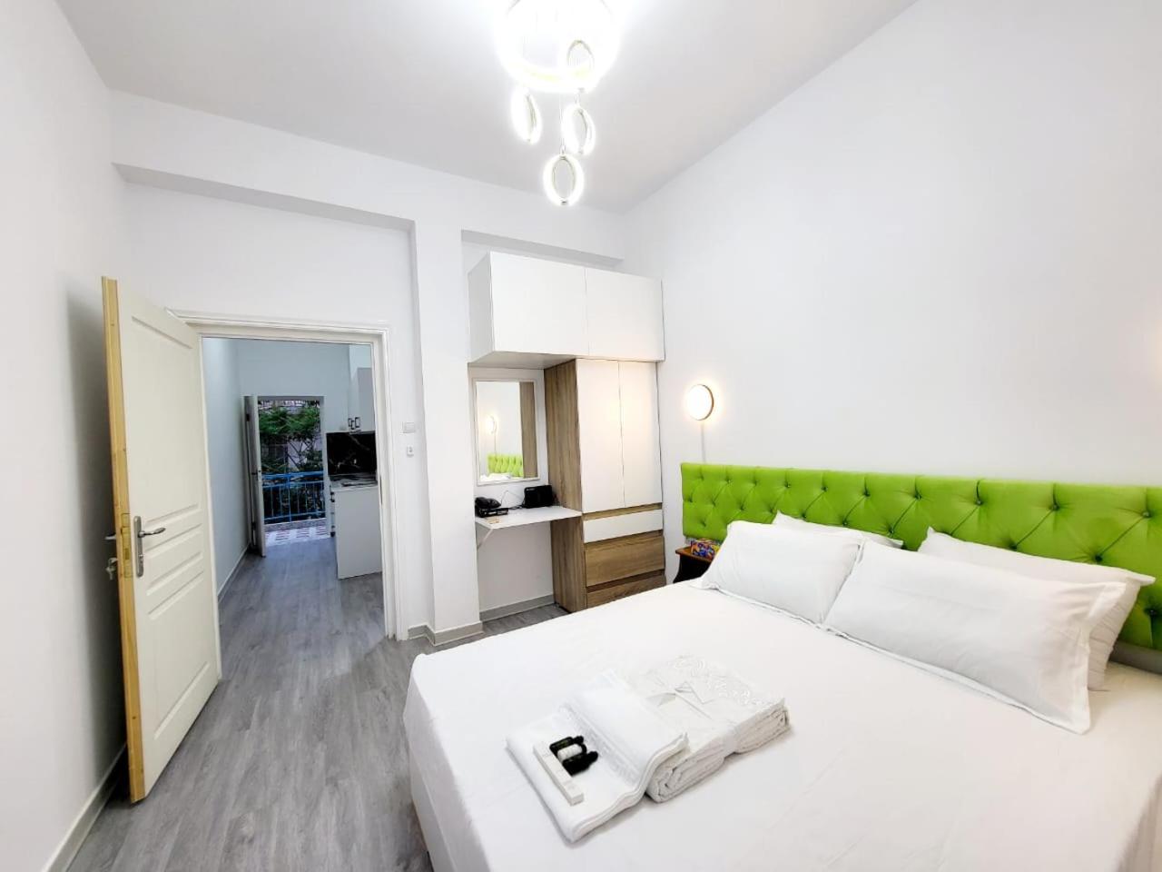 Three-Bedroom Apartment with Balcony photo 1
