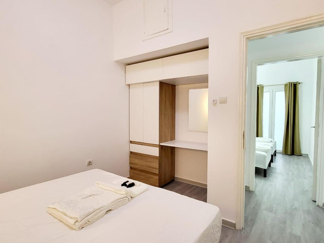 Three-Bedroom Apartment with Balcony photo 3