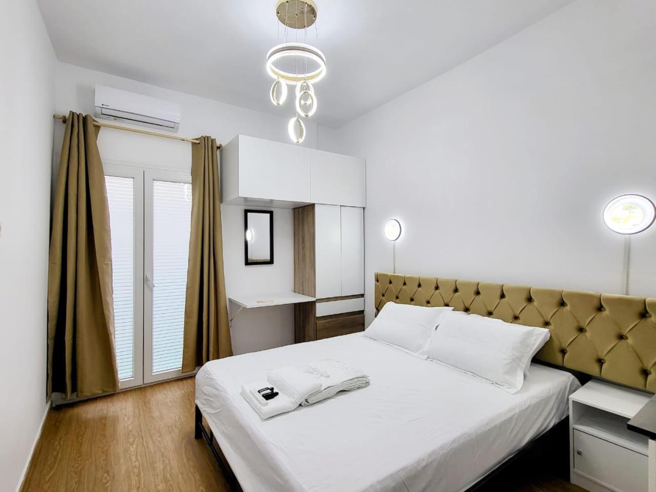 Double or Twin Room with Shared Bathroom photo 2