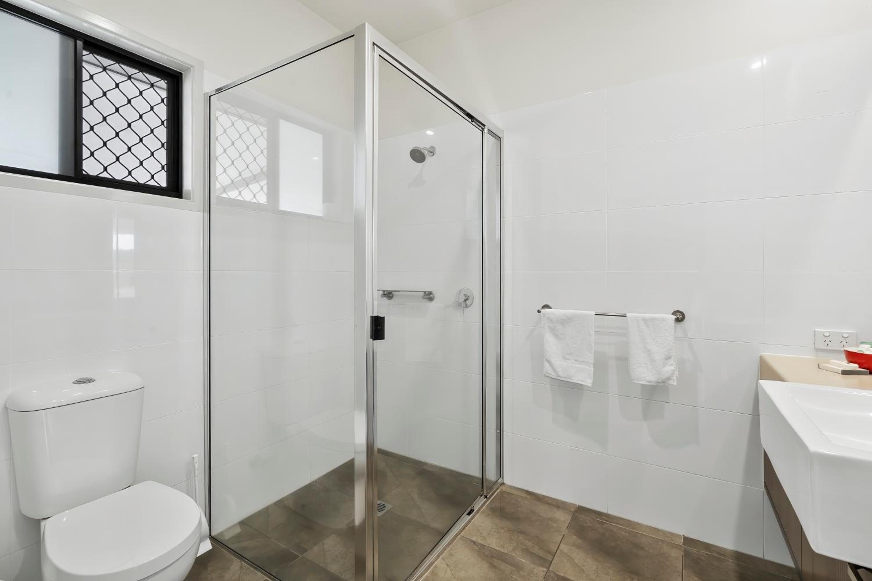 Triple Room - Non Smoking/Ground floor photo 3