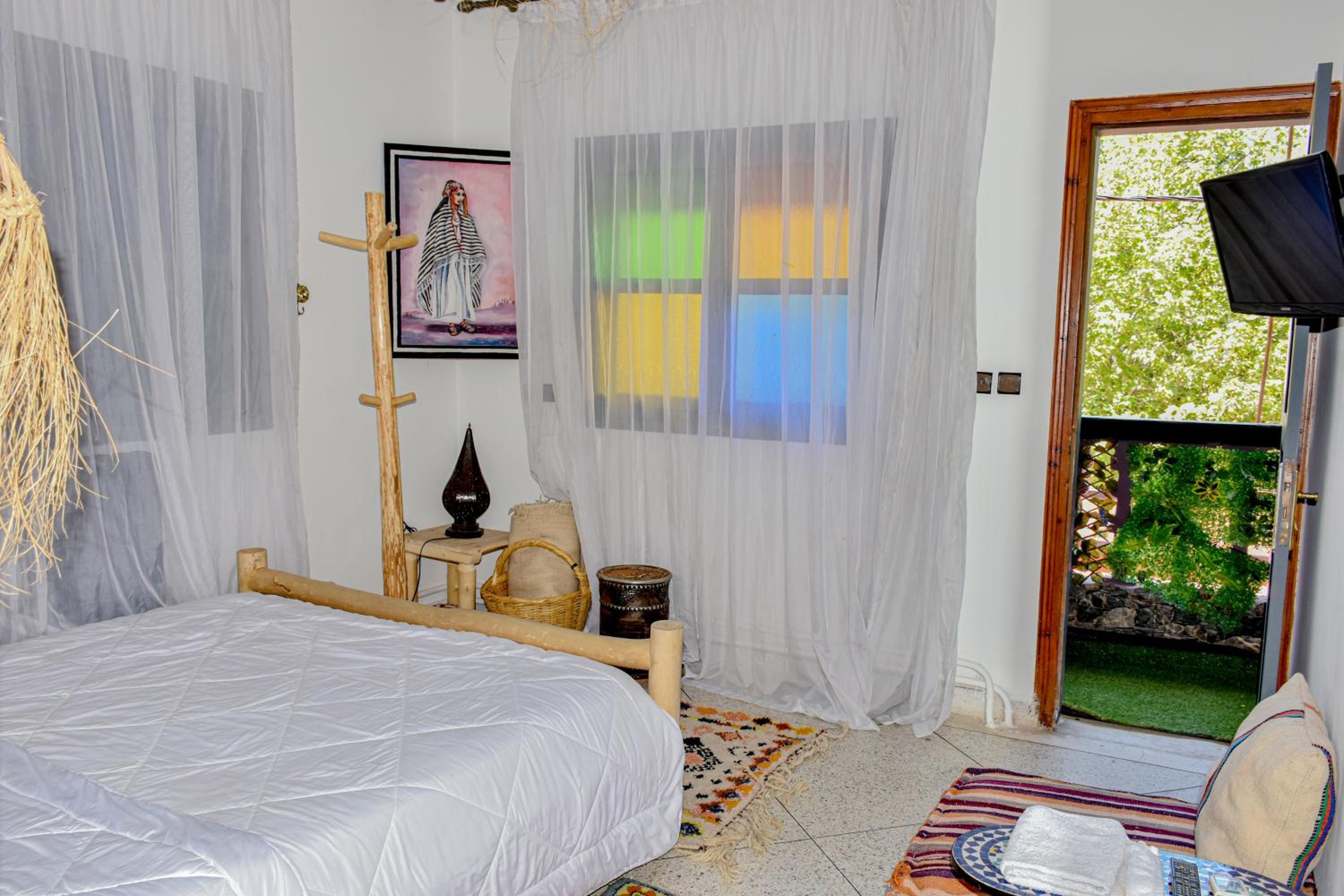 Double Room with Garden View - Photo 3