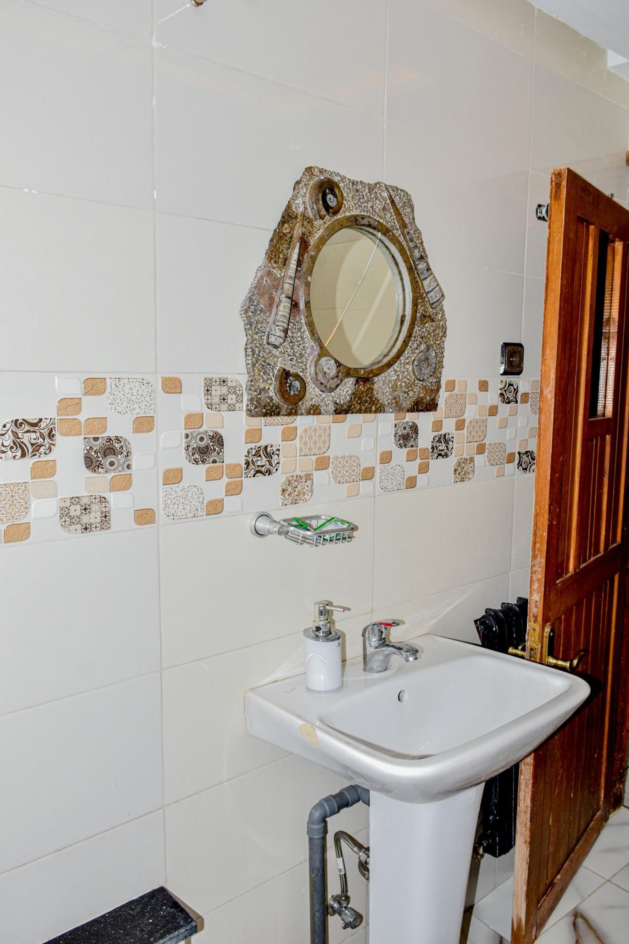 Double Room with Garden View - Photo 4