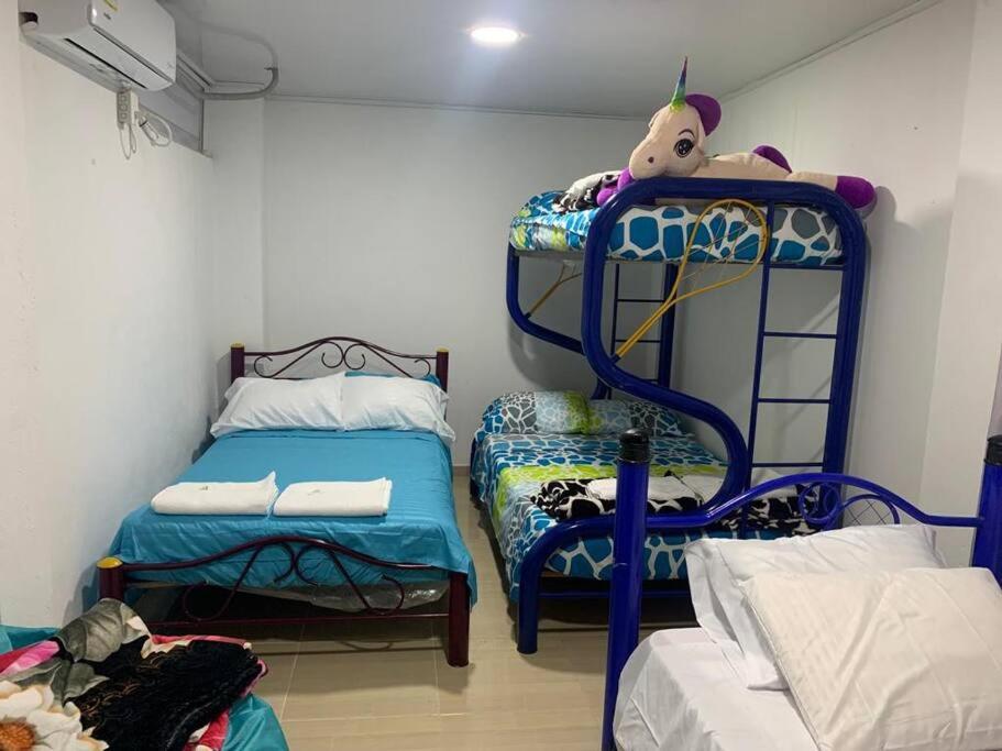 Five-Bedroom House photo 1