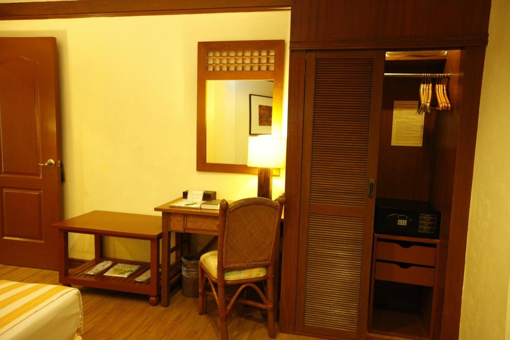 Premiere Suite - Photo 5