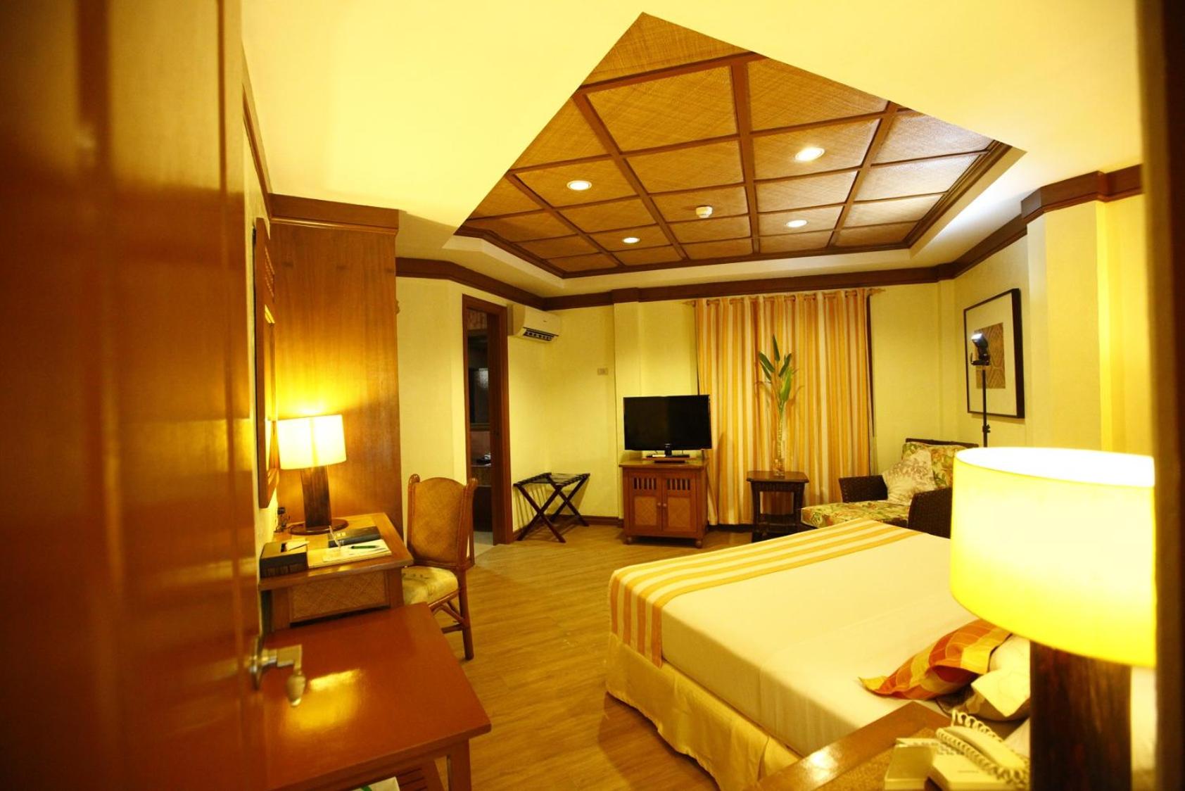 Premiere Suite - Photo 1