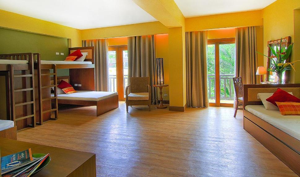 Dormitory Room (6 Adults) photo 3