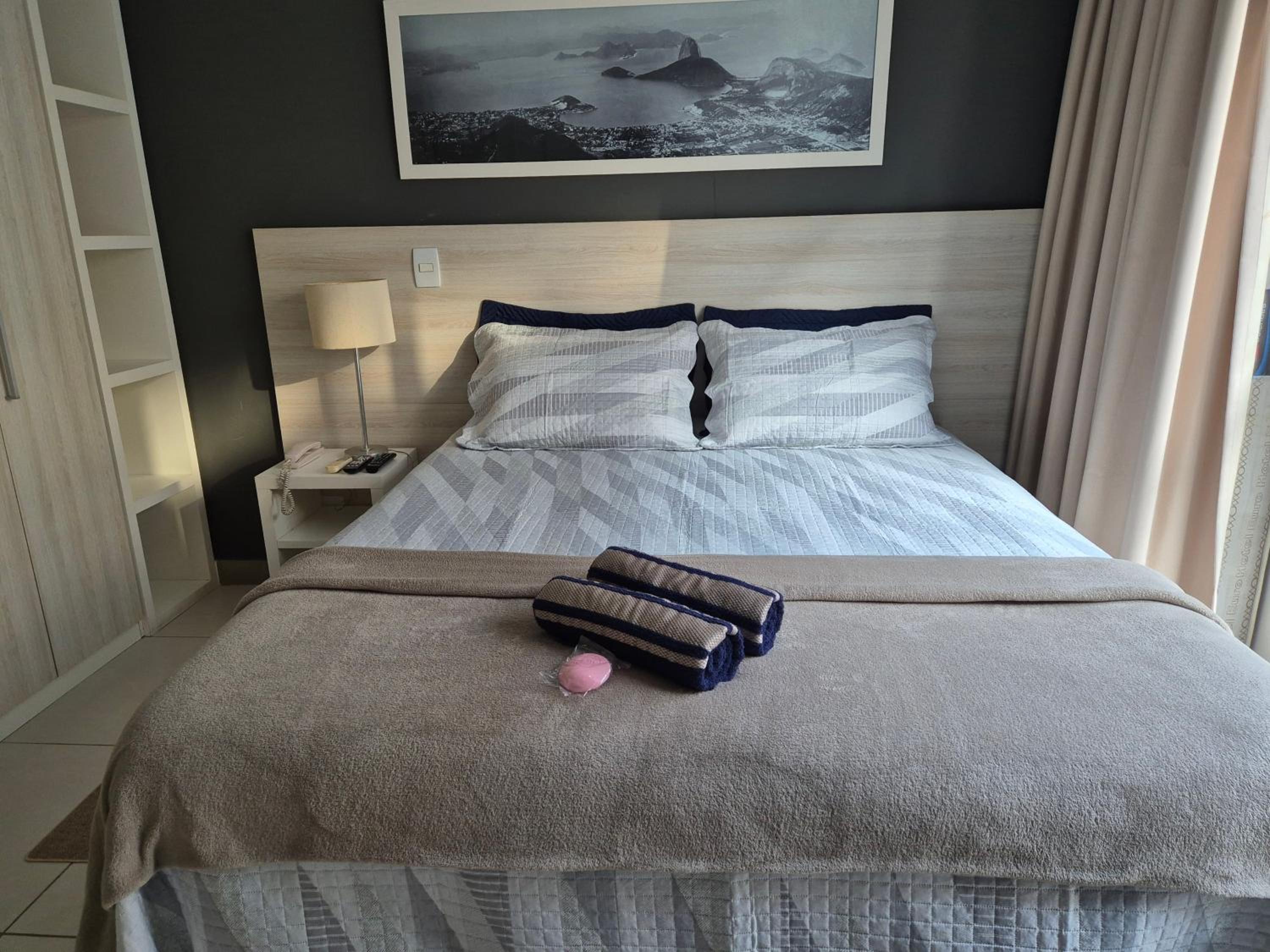 Deluxe Queen Suite