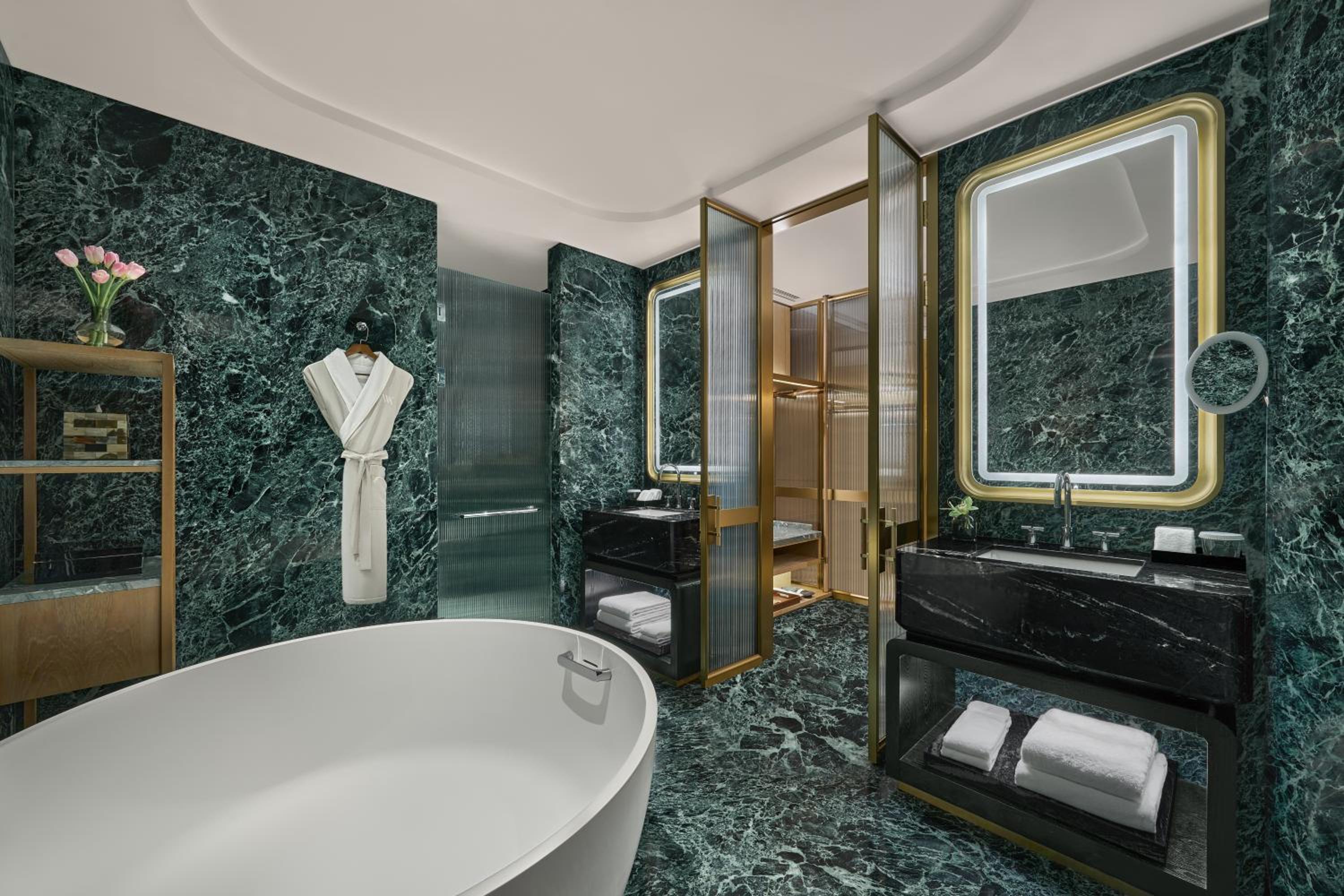 Grand Deluxe King Room - Photo 6
