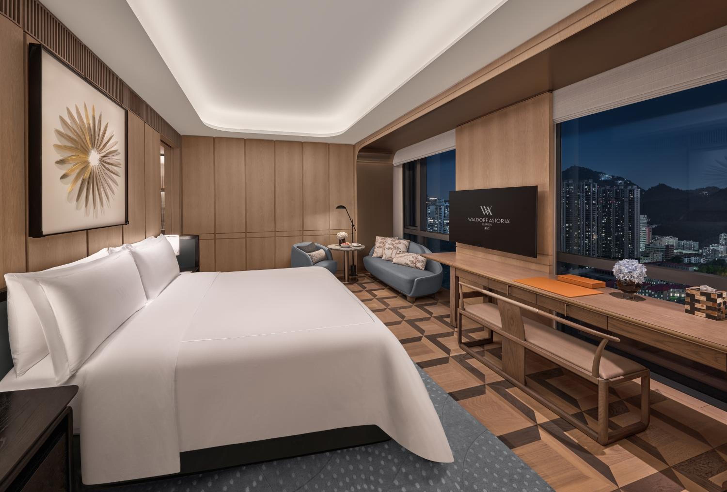 Grand Deluxe King Room - Photo 4