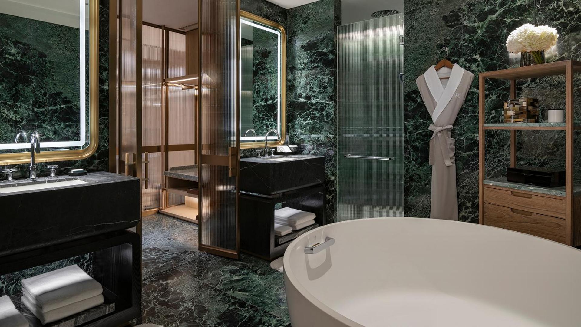 Grand Deluxe King Room - Photo 7