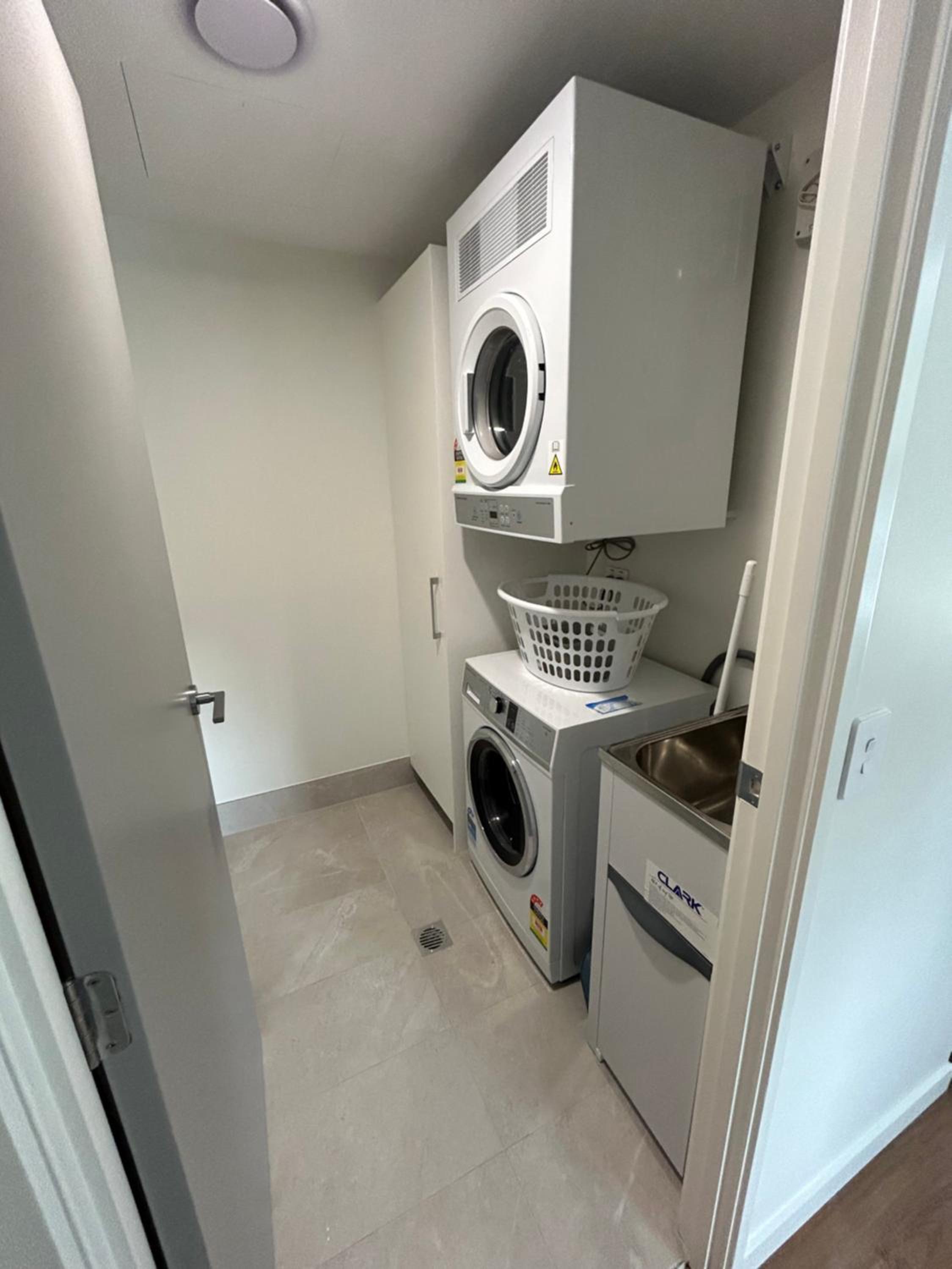 Executive One Bedroom Apartment thumbnail 5