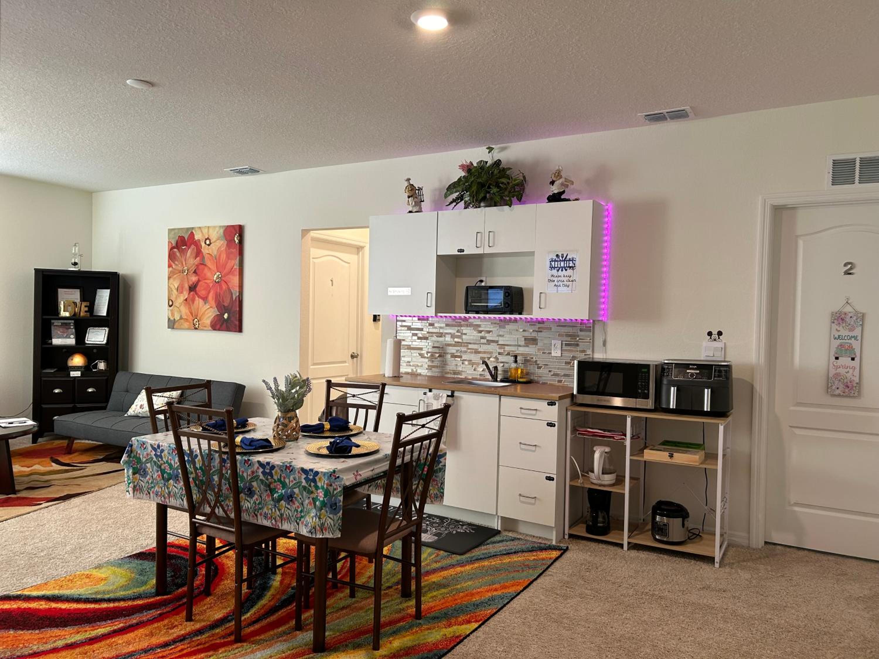 Deluxe Queen Suite photo 2