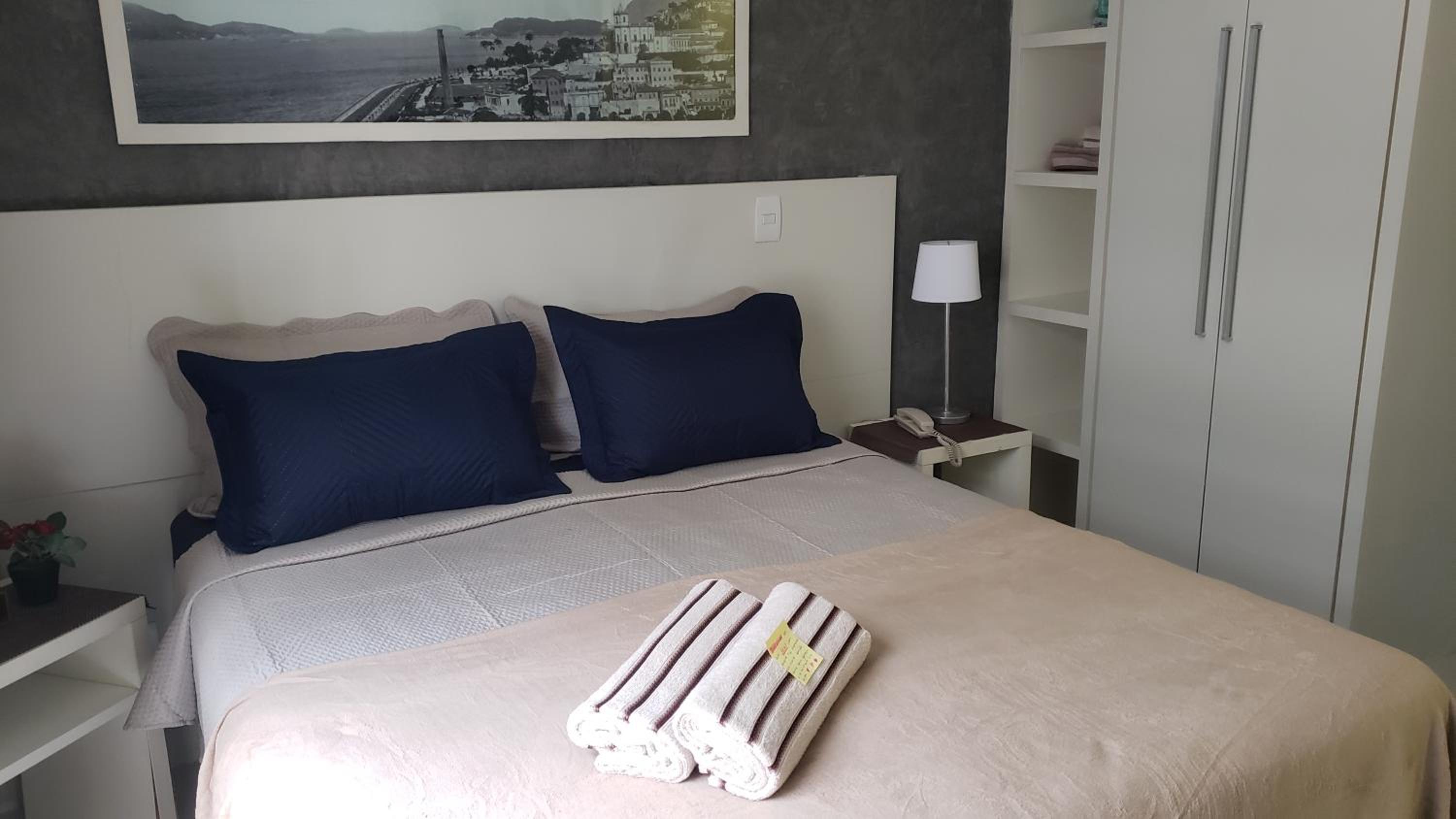 Deluxe Queen Suite