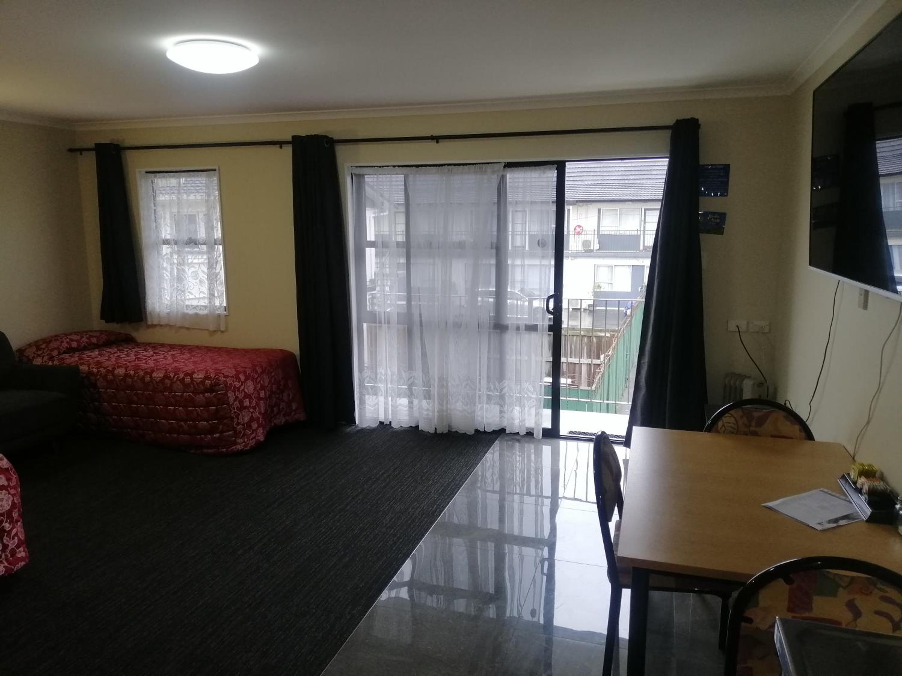 One-Bedroom Apartment photo 2