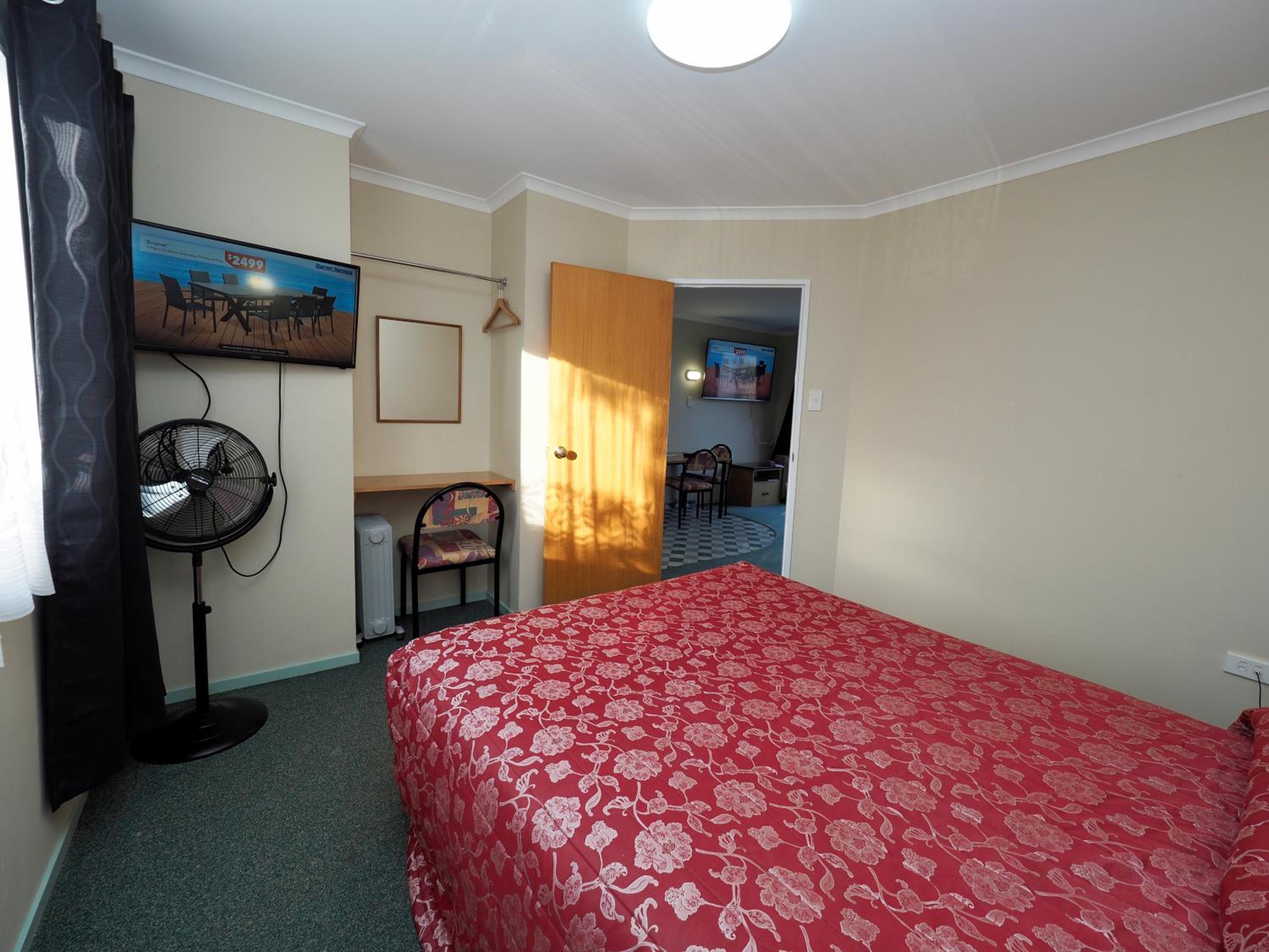 One-Bedroom Apartment photo 3
