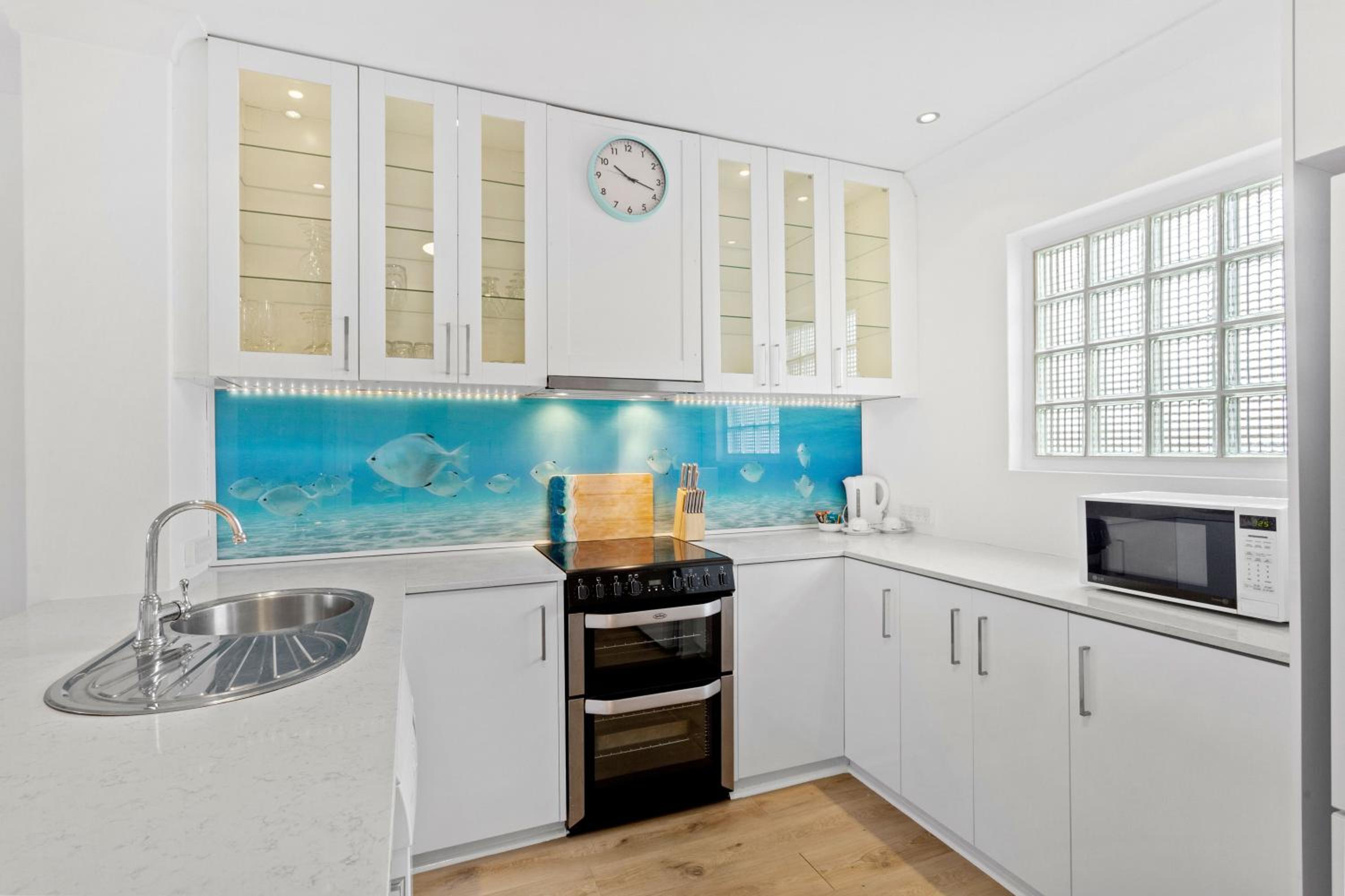 Premium 2 Bedroom 2nd Floor Oceanview Apartment (Stair Access Only) photo 3