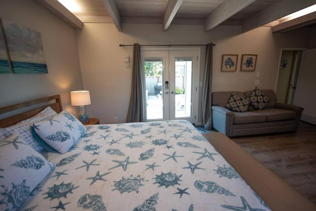 Three-Bedroom House photo 3