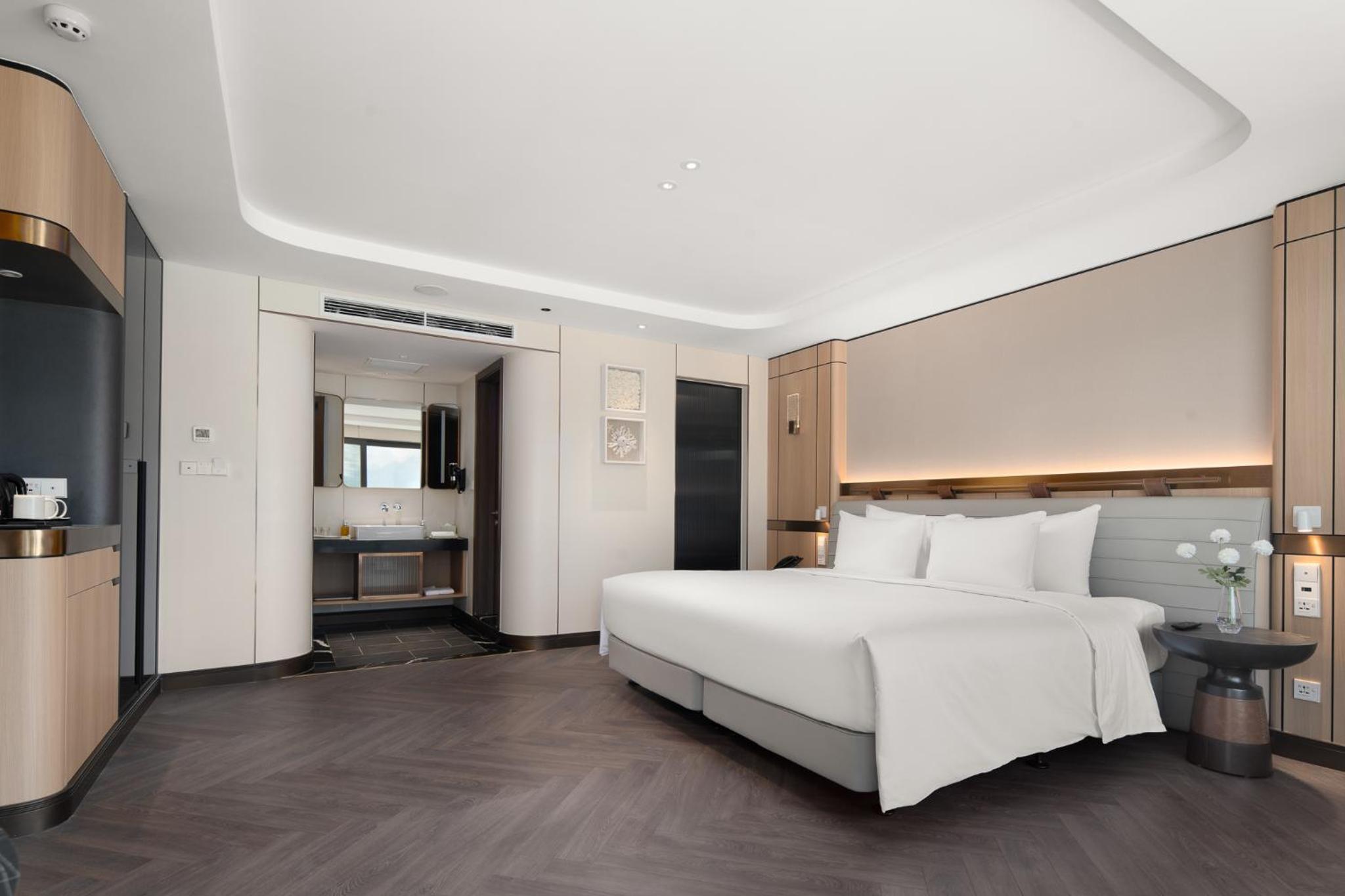 Executive Suite - Photo 5