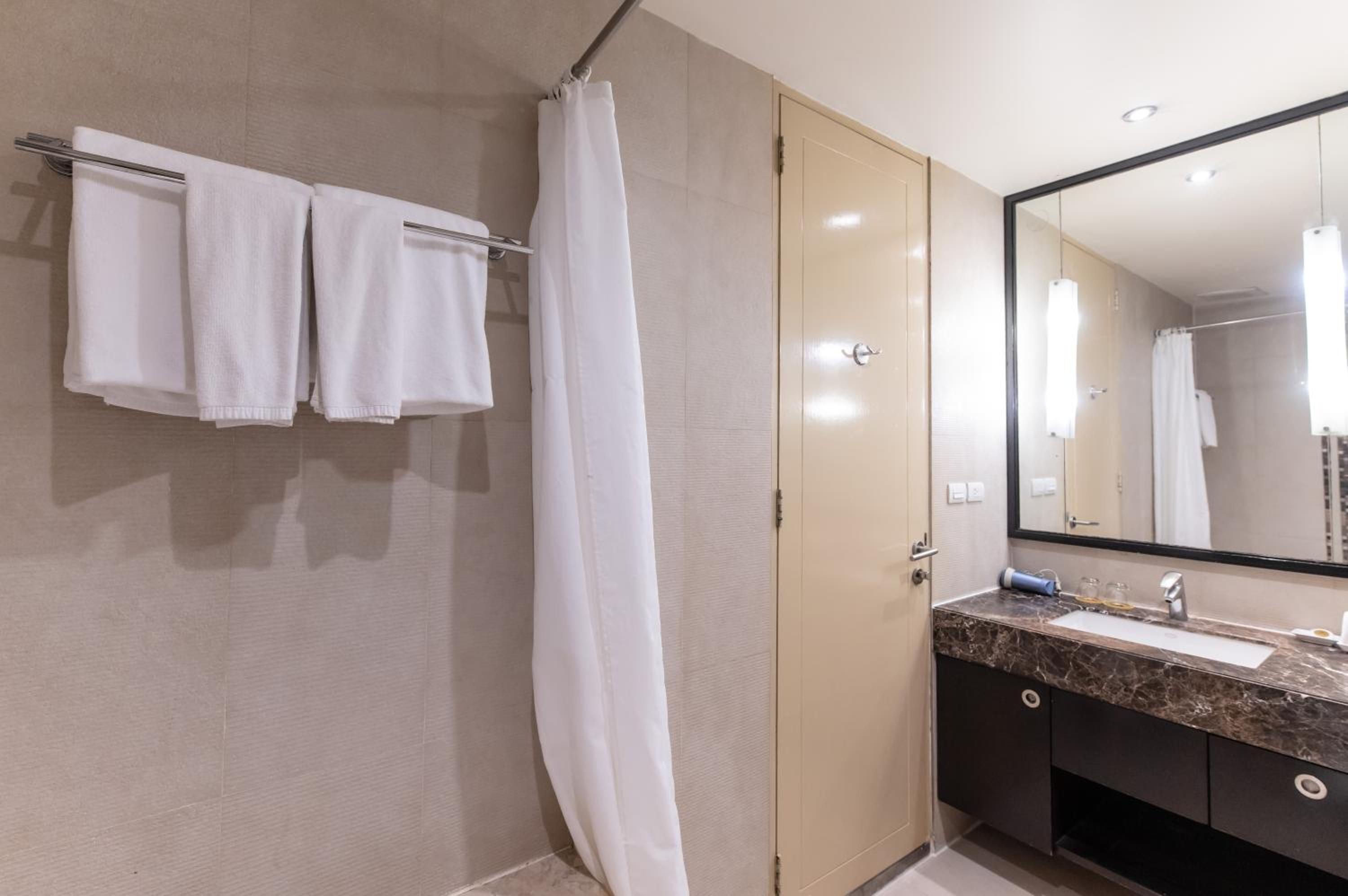 Grand One Bedroom Suite photo 2