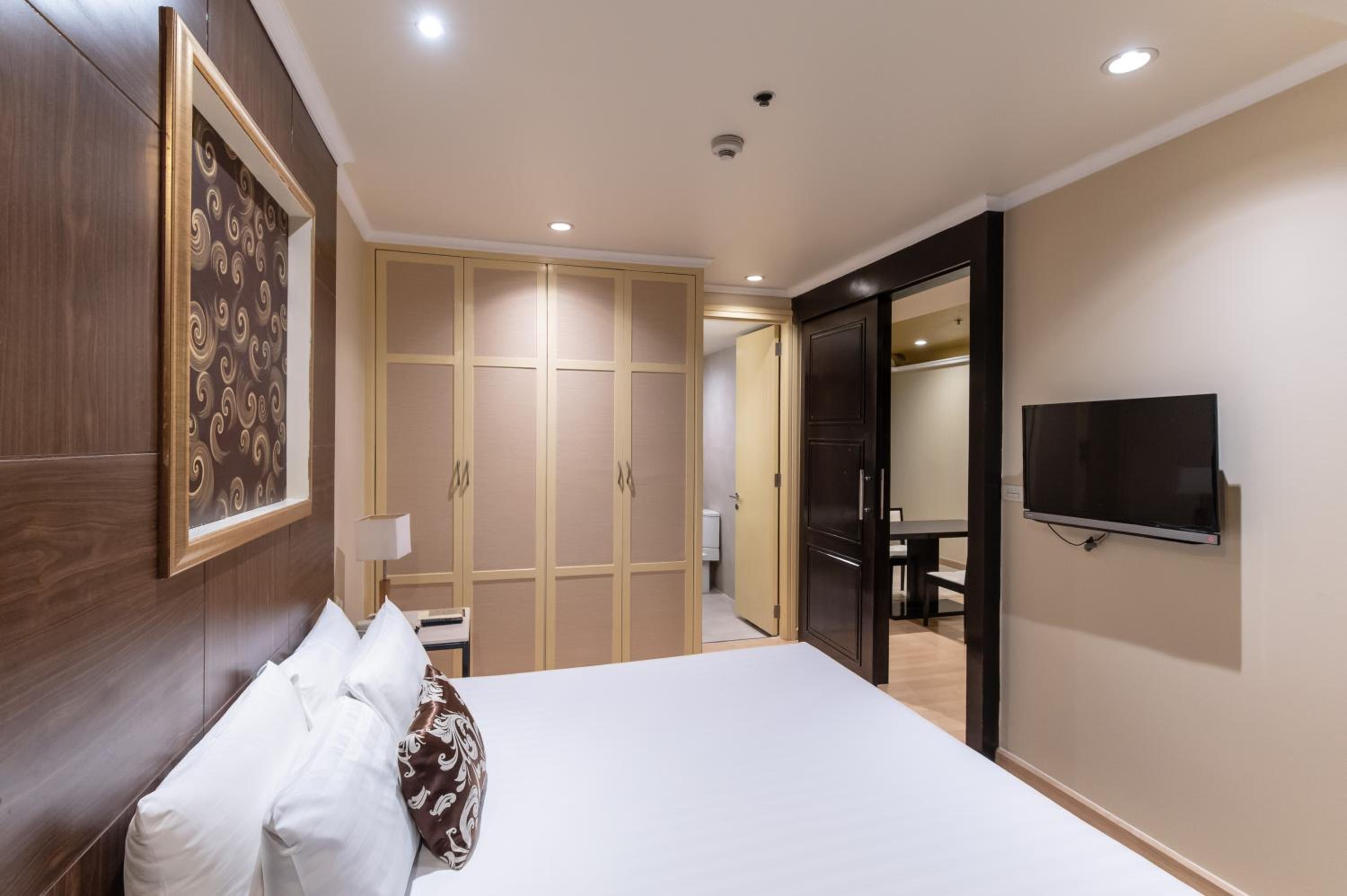 Admiral One-bedroom Plus photo 2