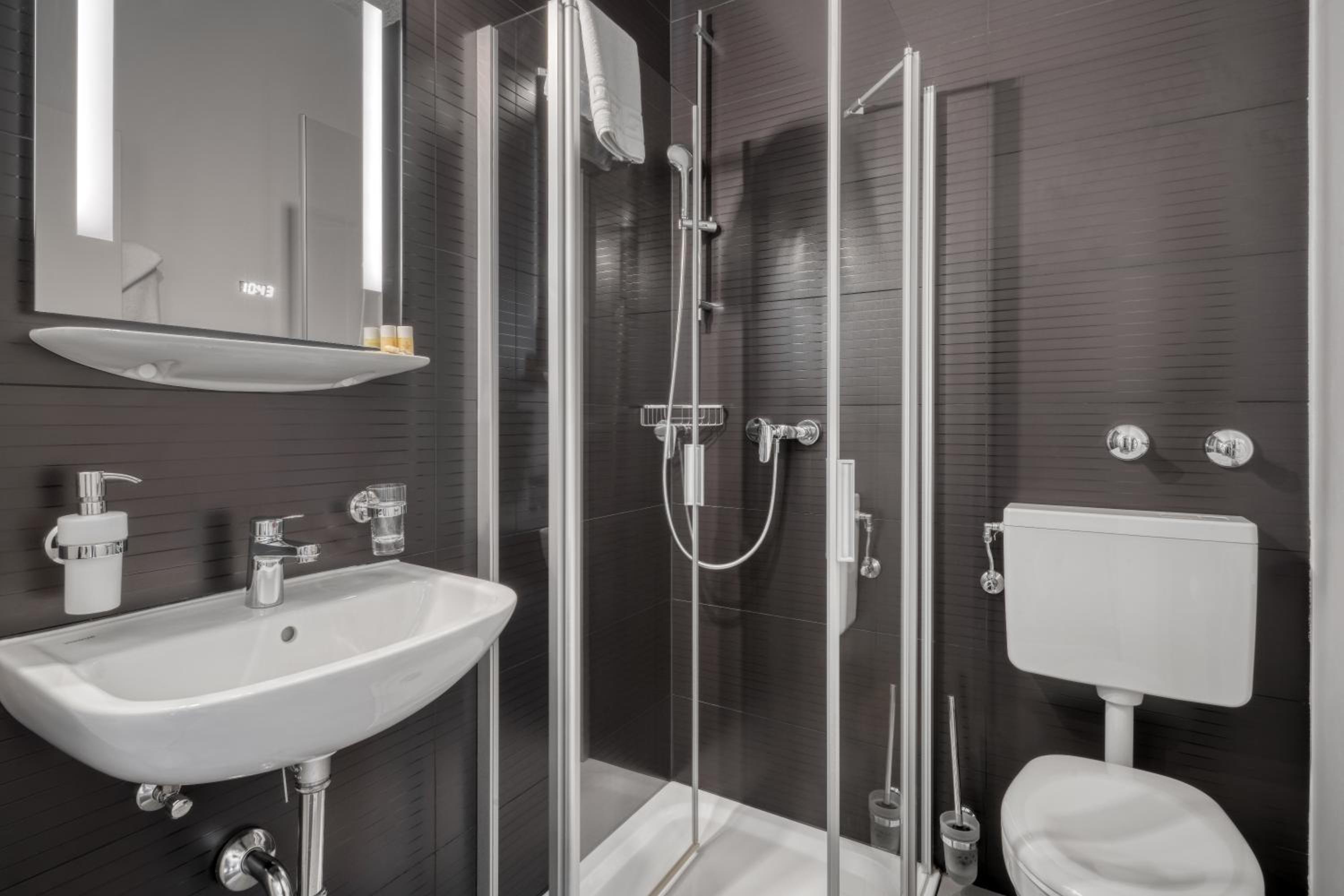 Deluxe Twin Room - Photo 3