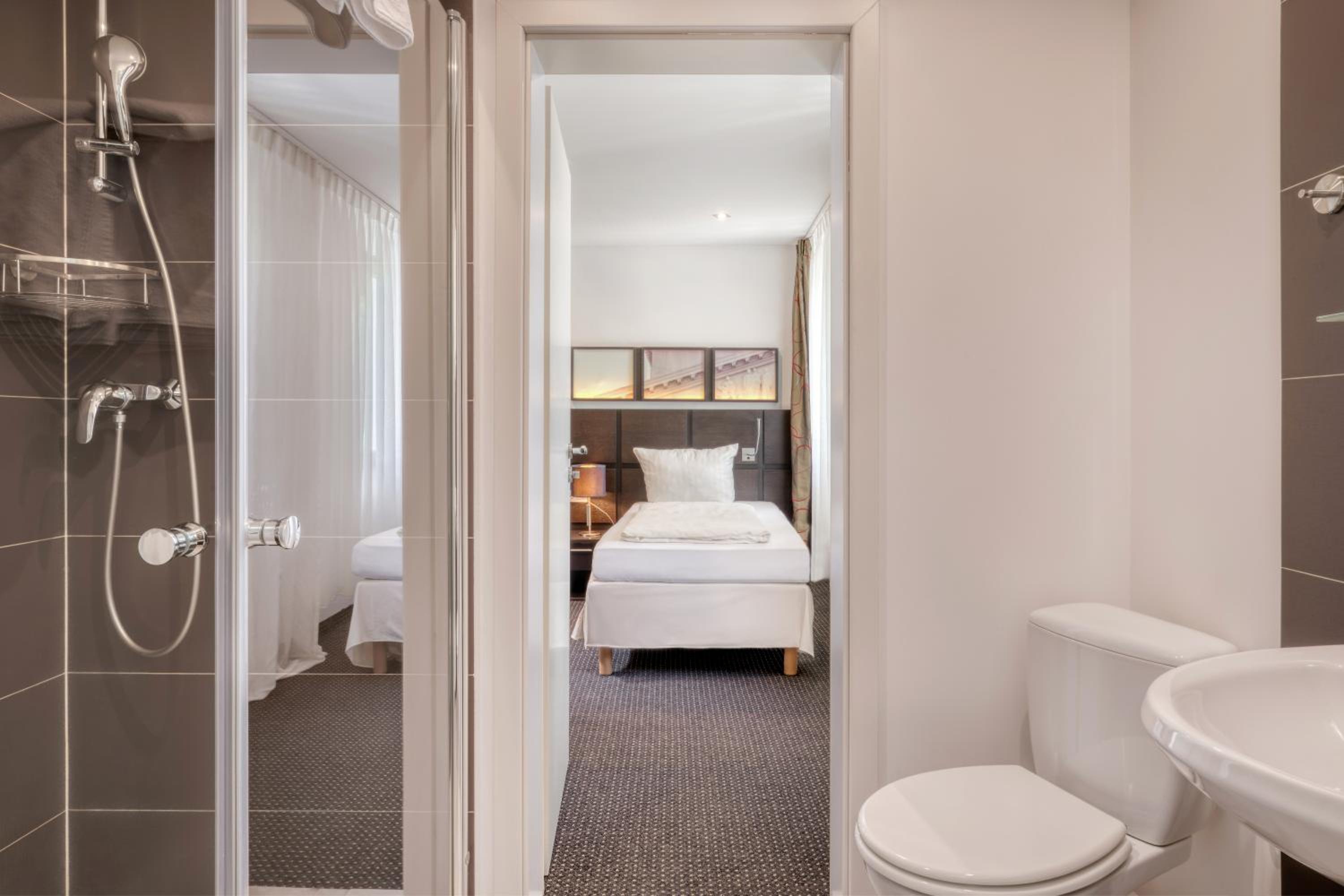Superior Twin Room - Photo 4