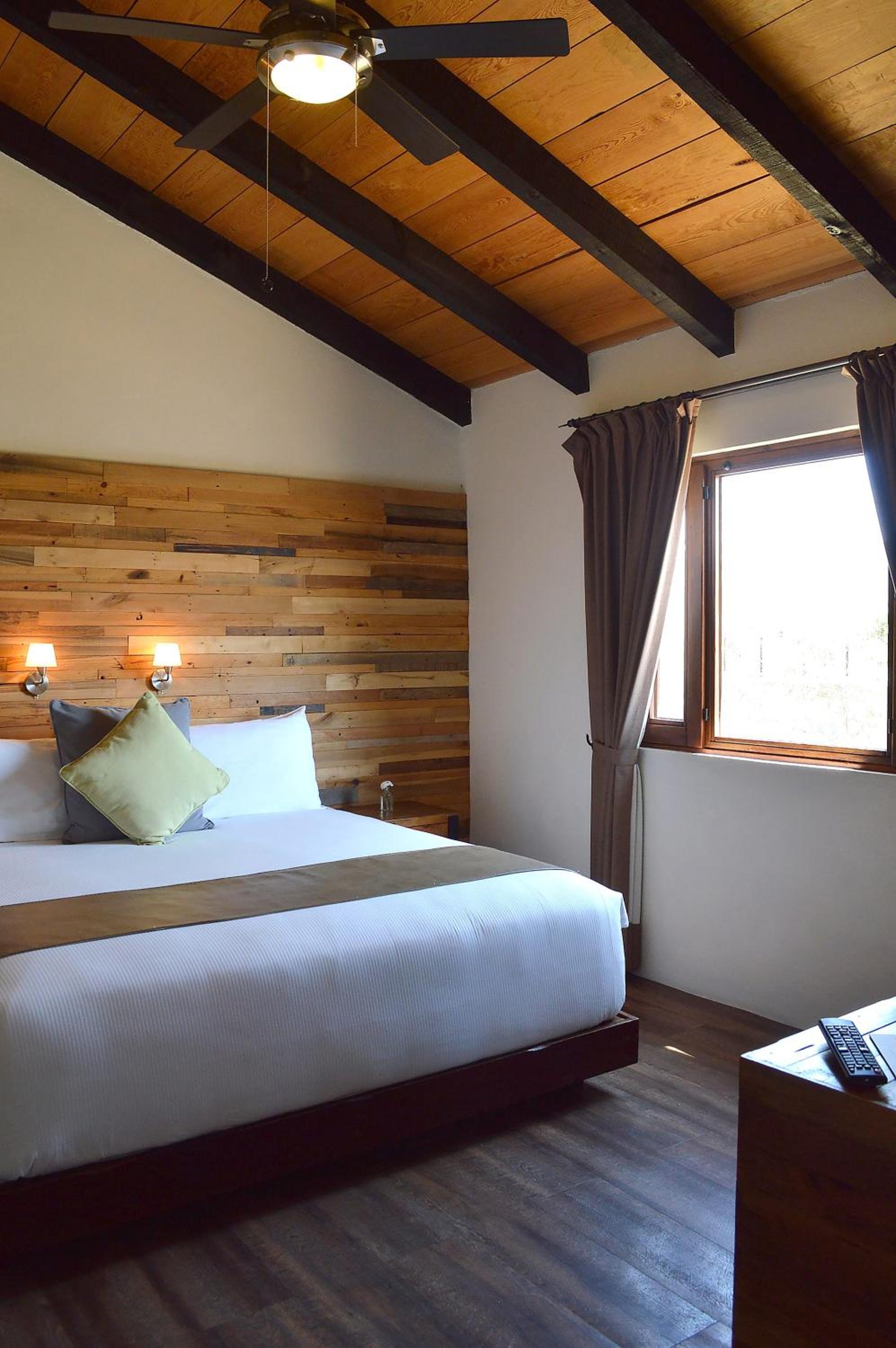 Deluxe King Room photo 1