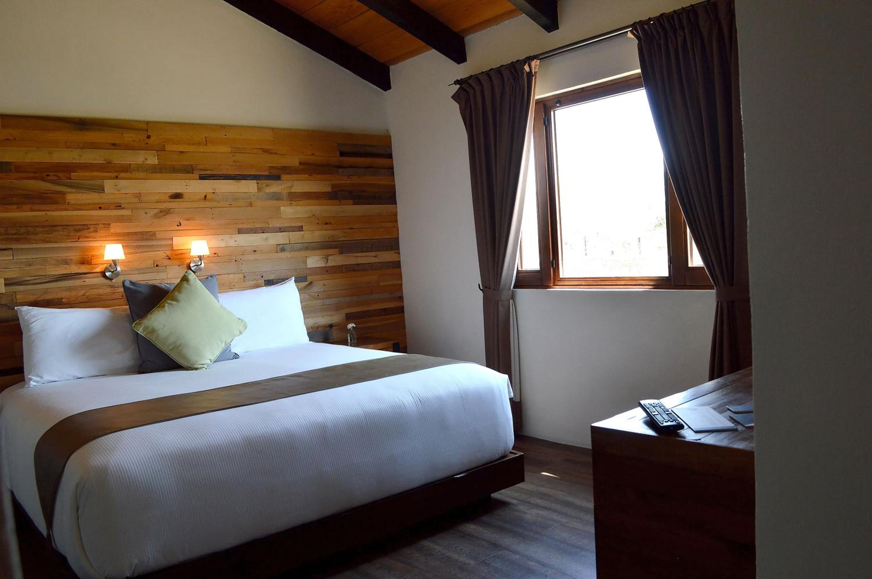 Deluxe King Room photo 2
