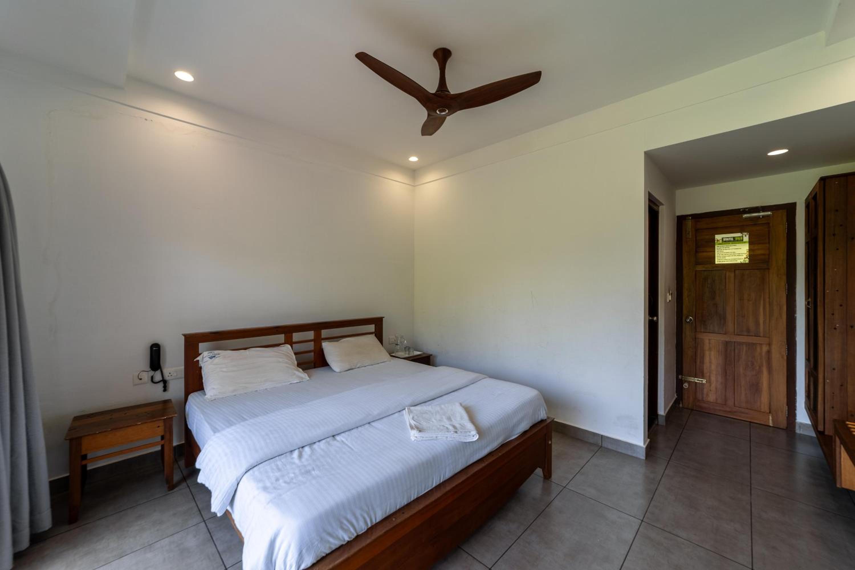 Standard Double Room - Photo 4
