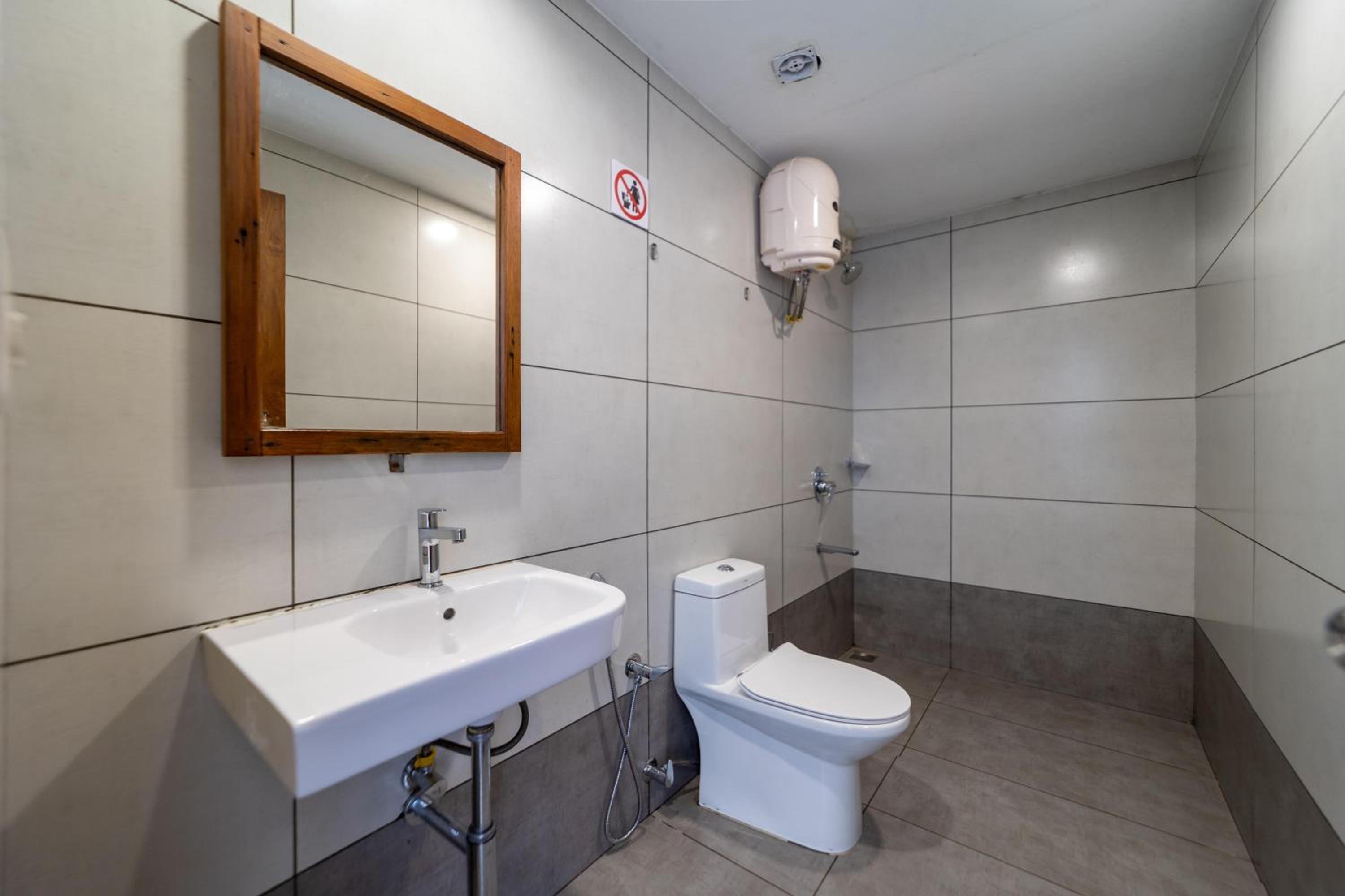 Standard Double Room - Photo 2