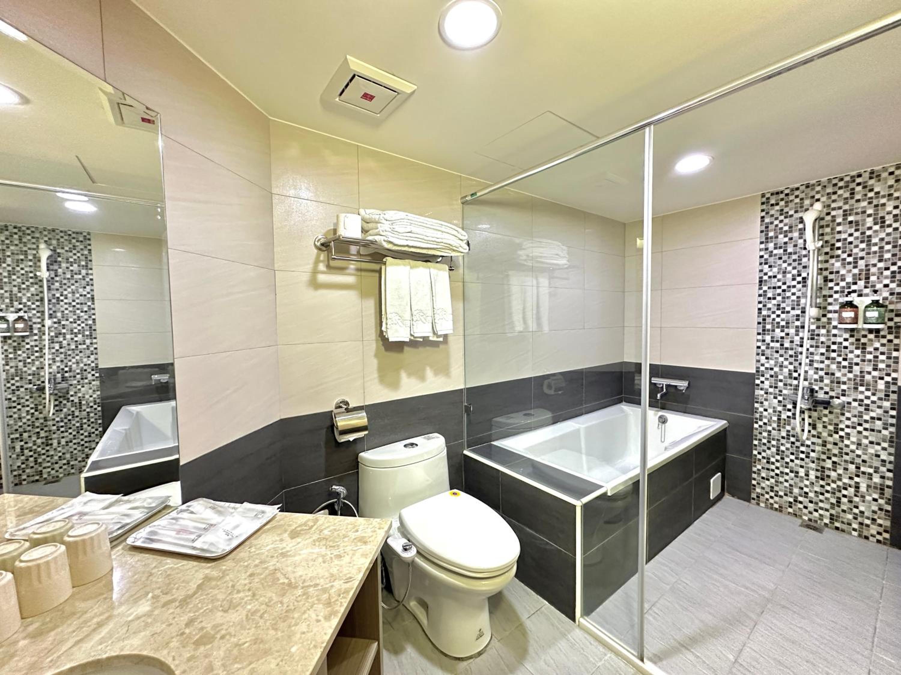 Exquisite Quadruple Room - Photo 6