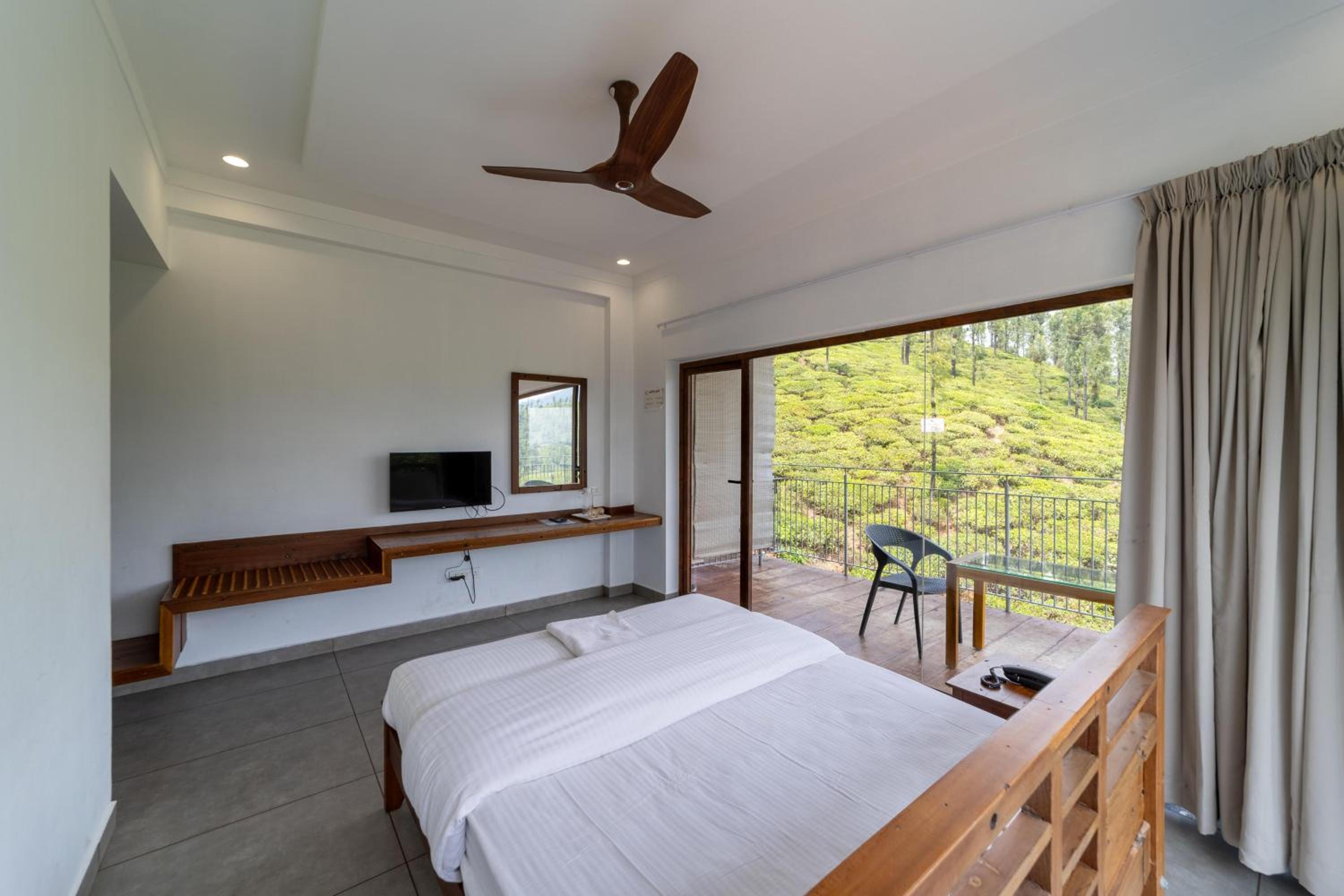 Deluxe King Room photo 3