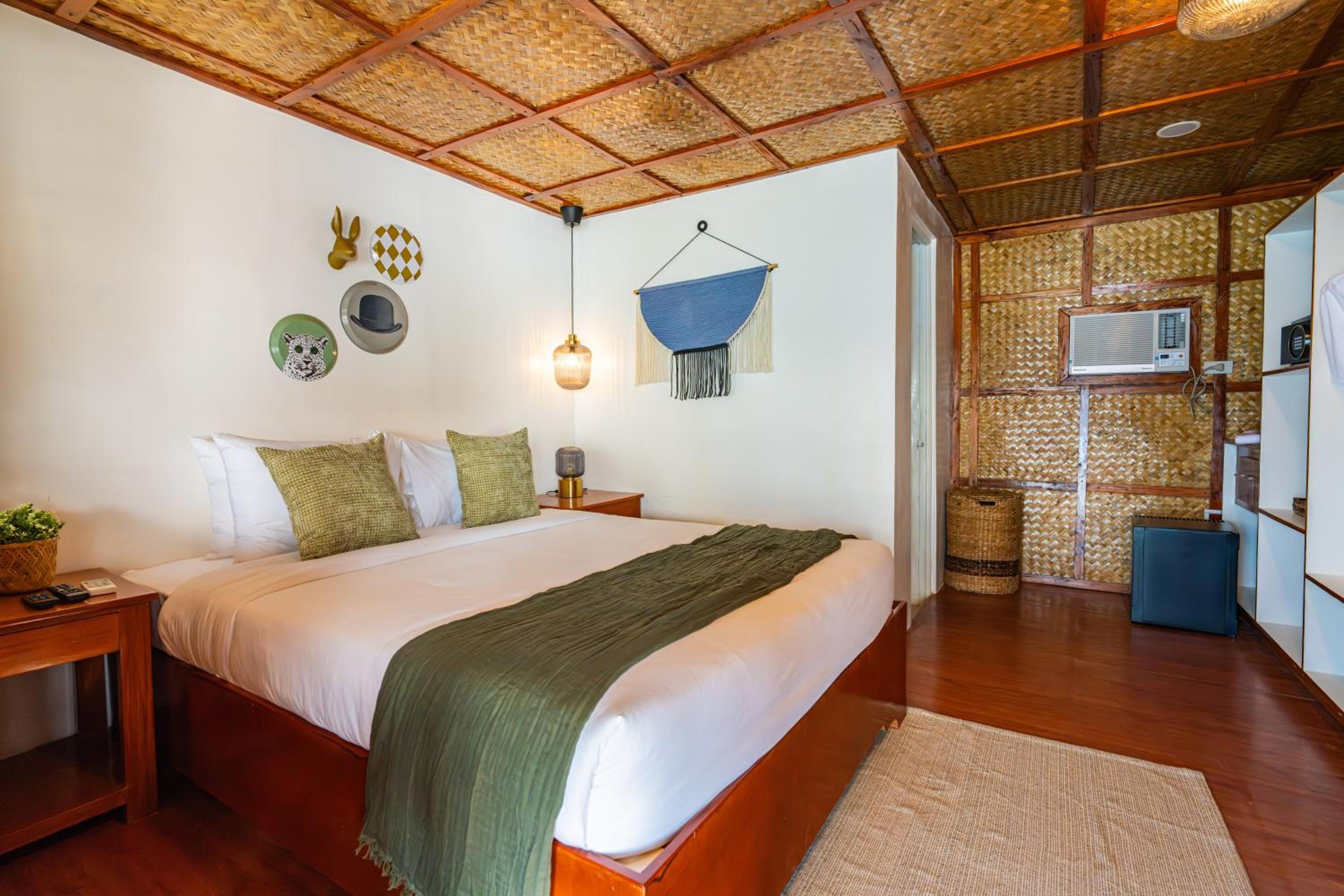 Beachfront Queen Room - Photo 7