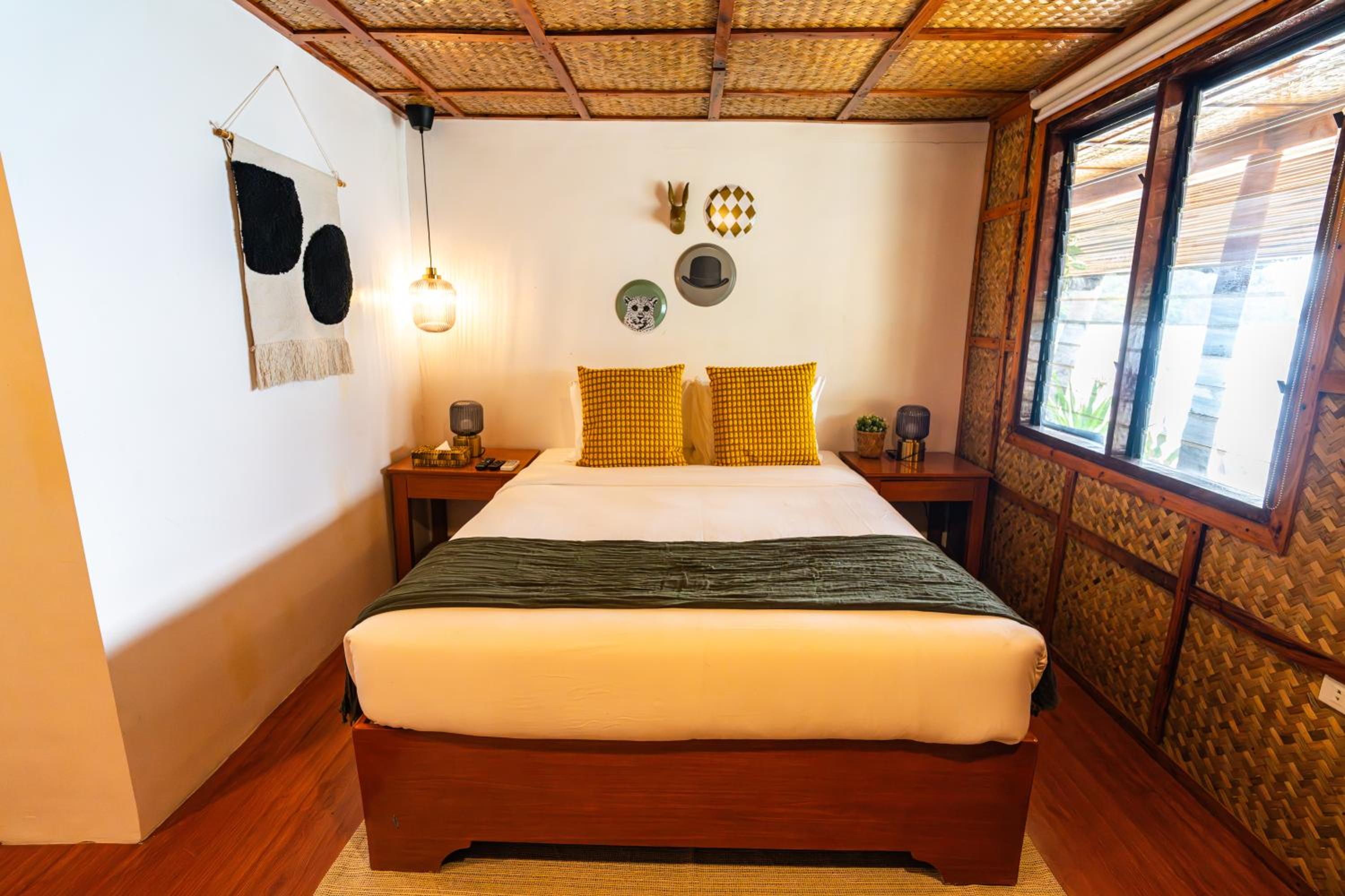 Beachfront Queen Room - Photo 9