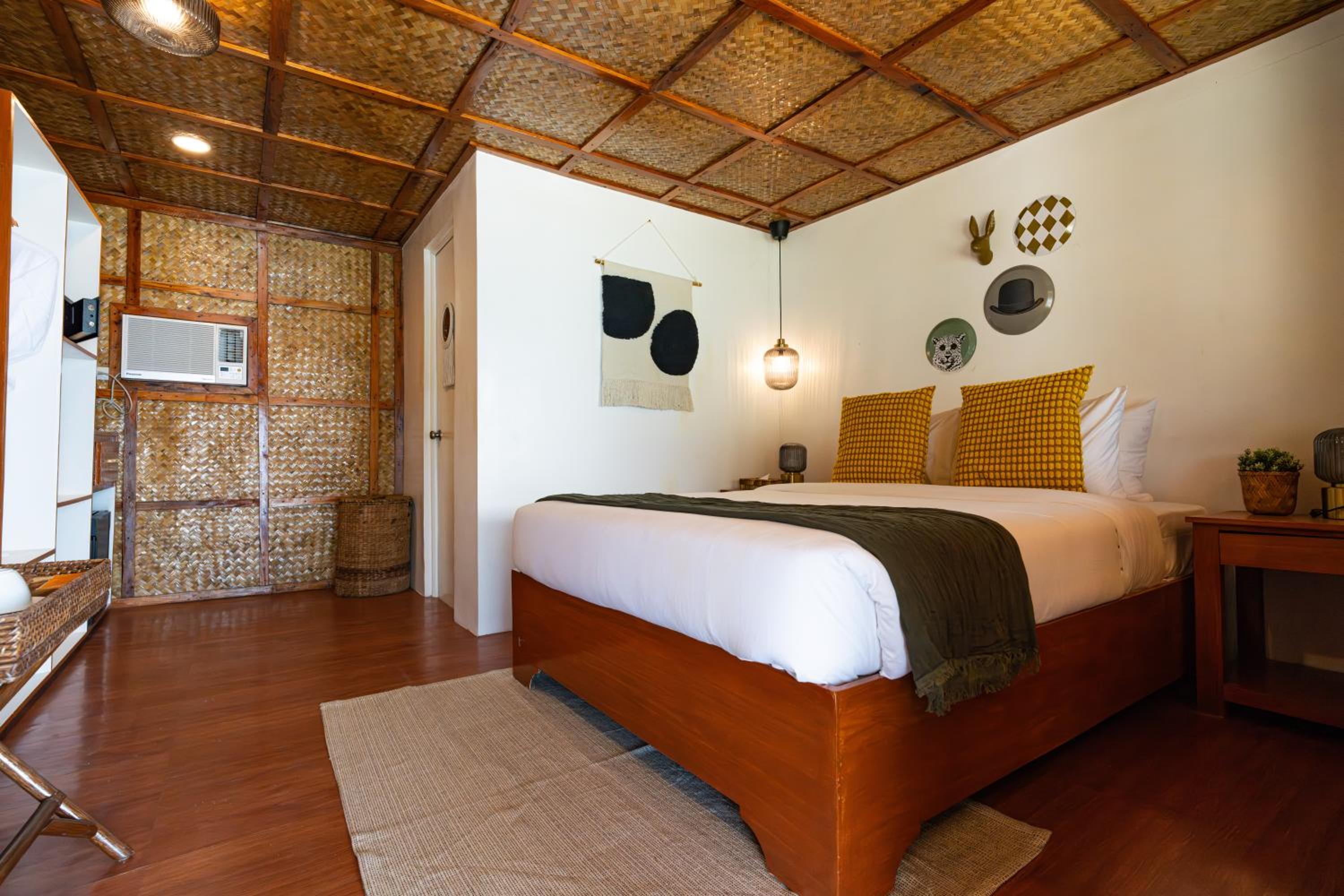 Beachfront Queen Room - Photo 6