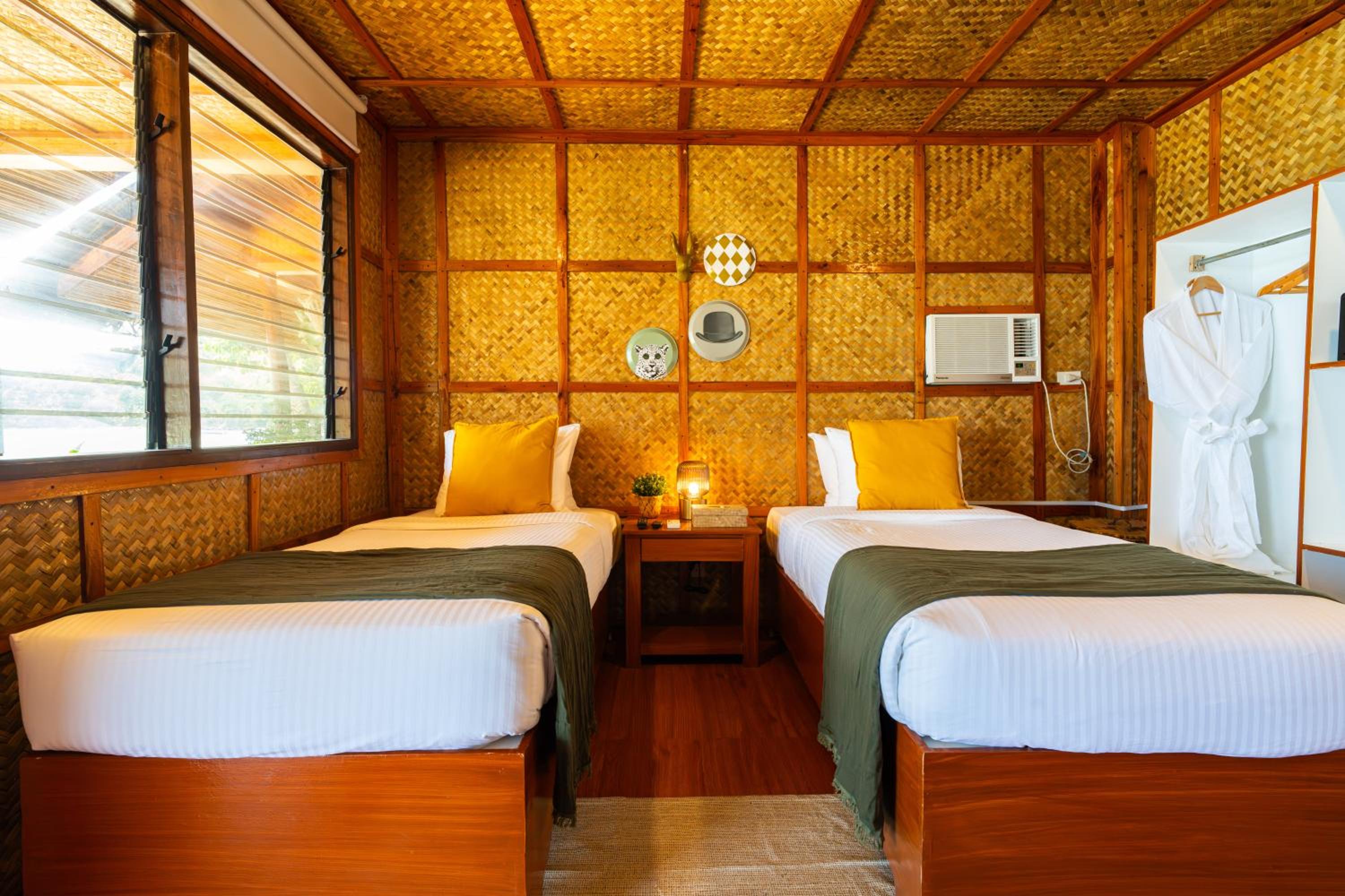 Beachfront Twin Room - Photo 3