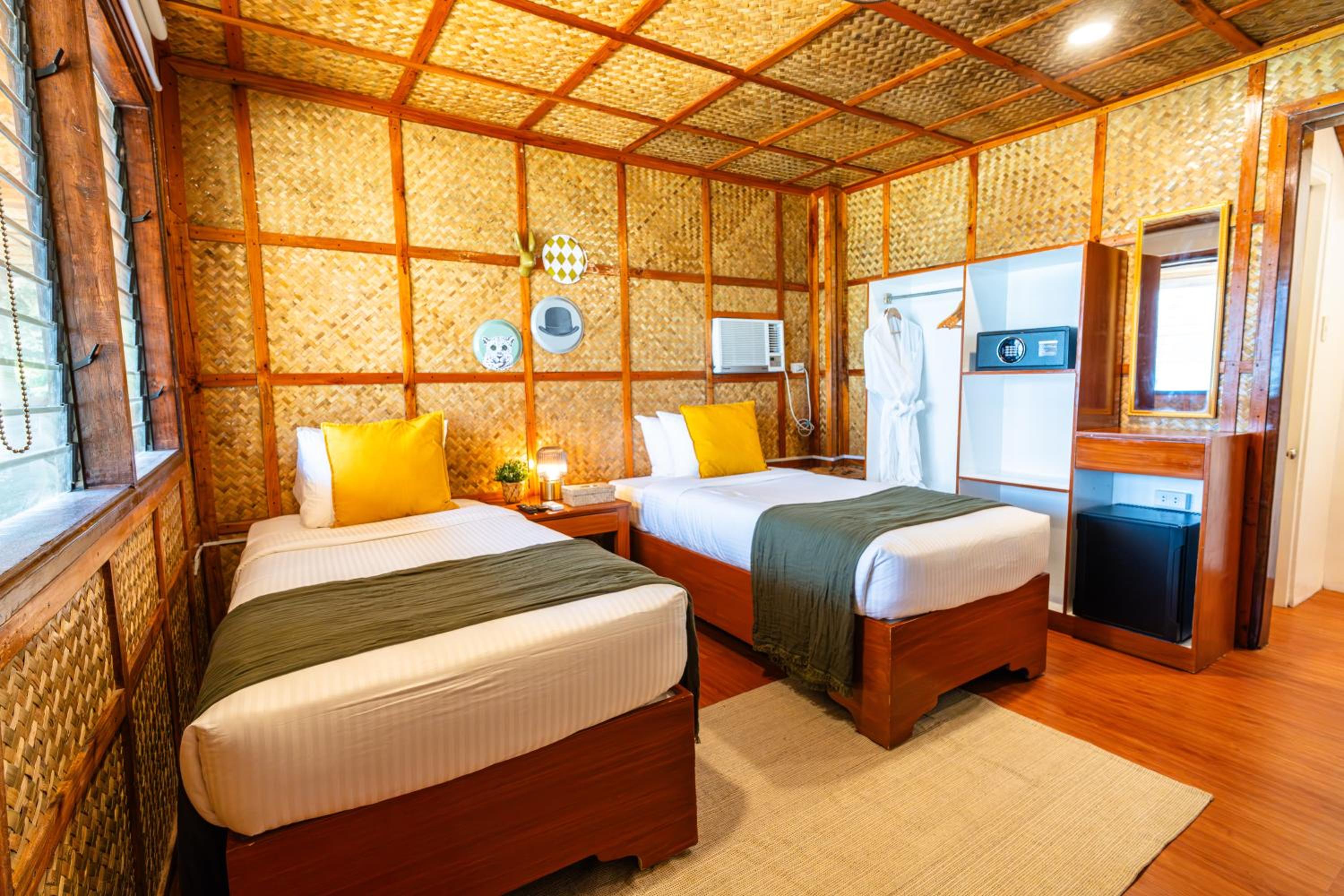 Beachfront Twin Room - Photo 2