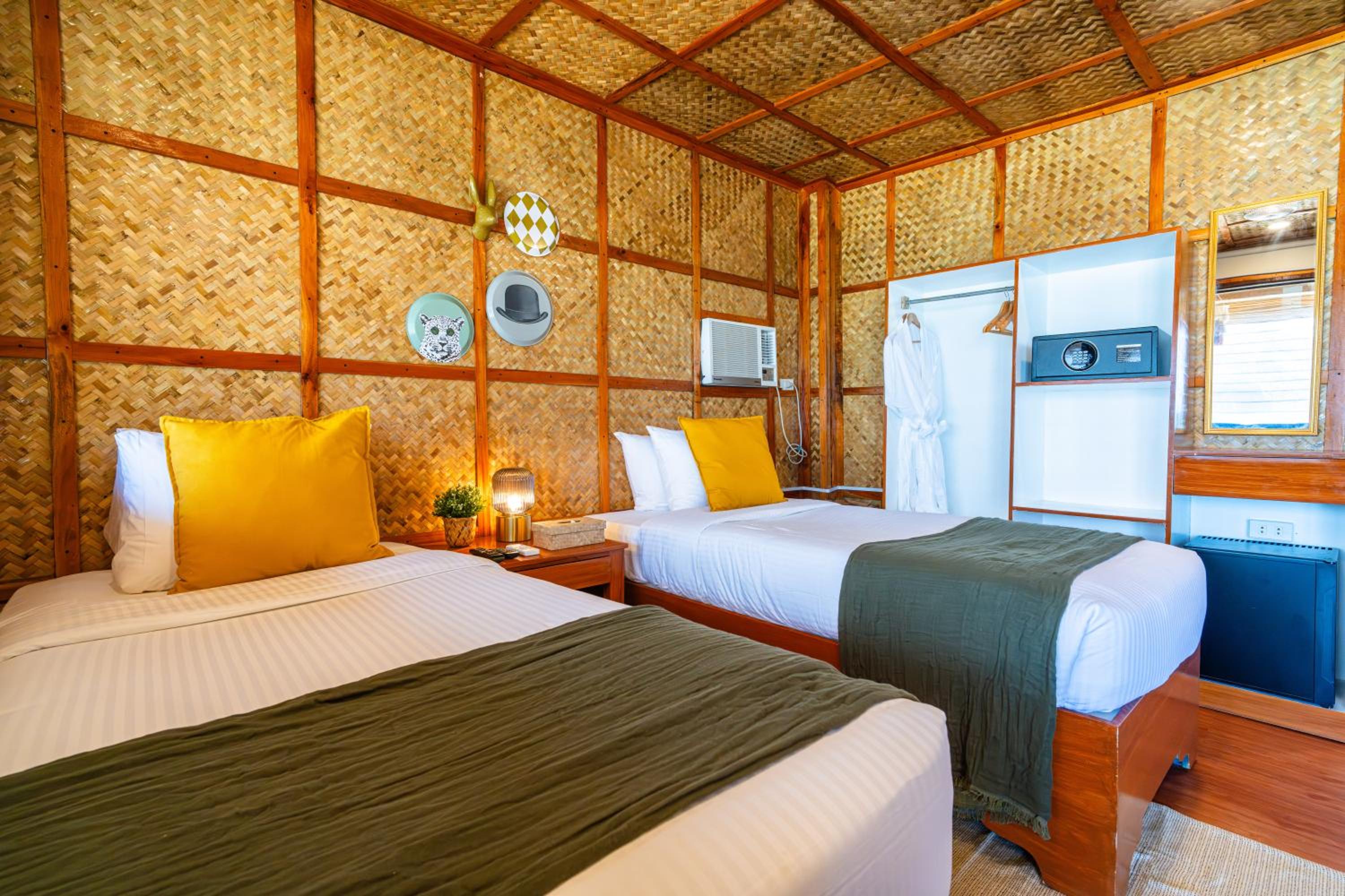 Beachfront Twin Room - Photo 13