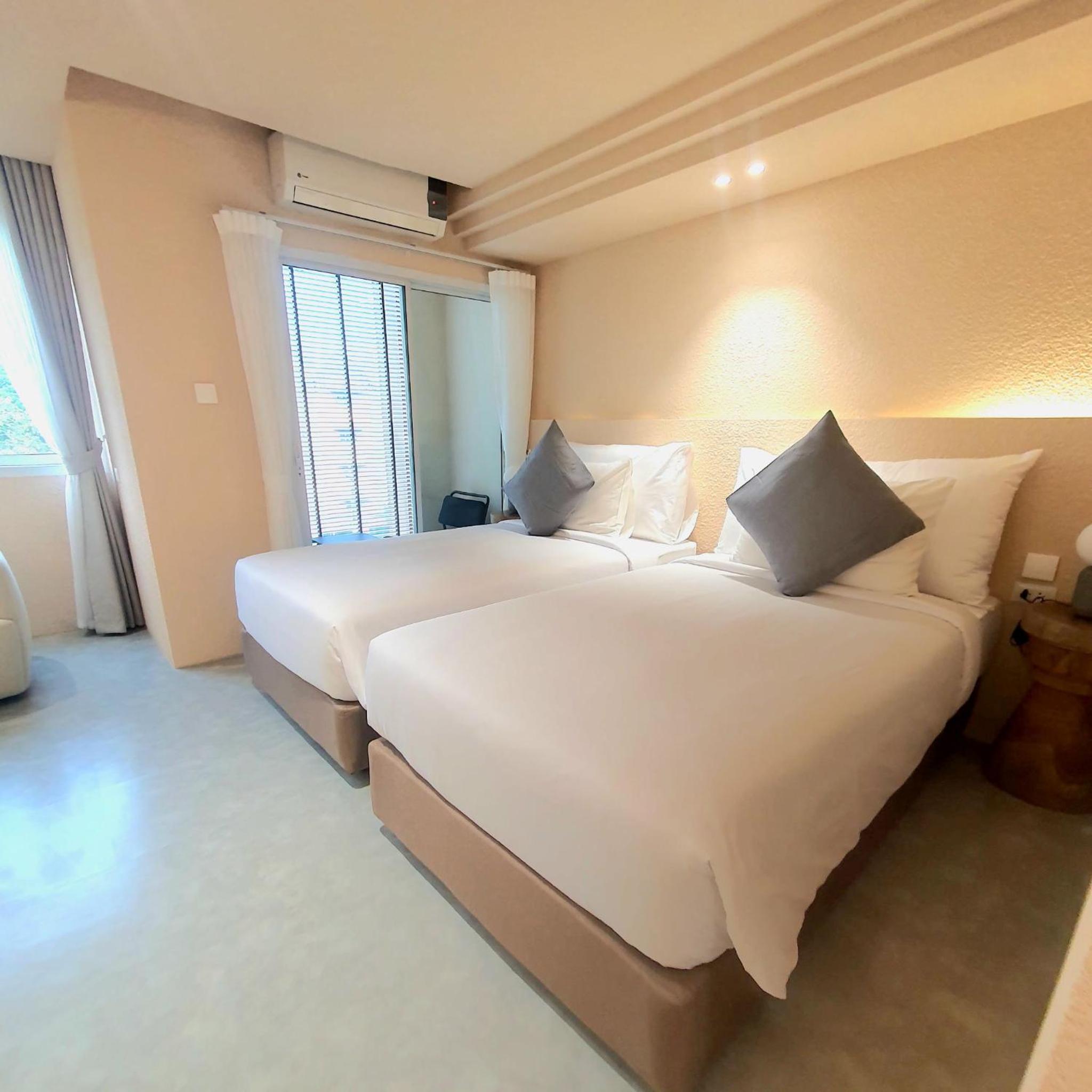 Deluxe with City View - Photo 13