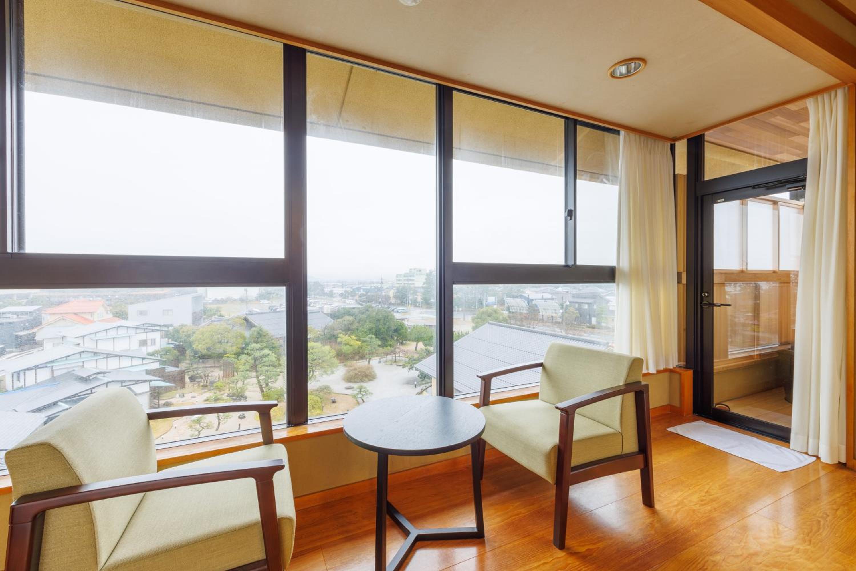 Deluxe Family Suite photo 3
