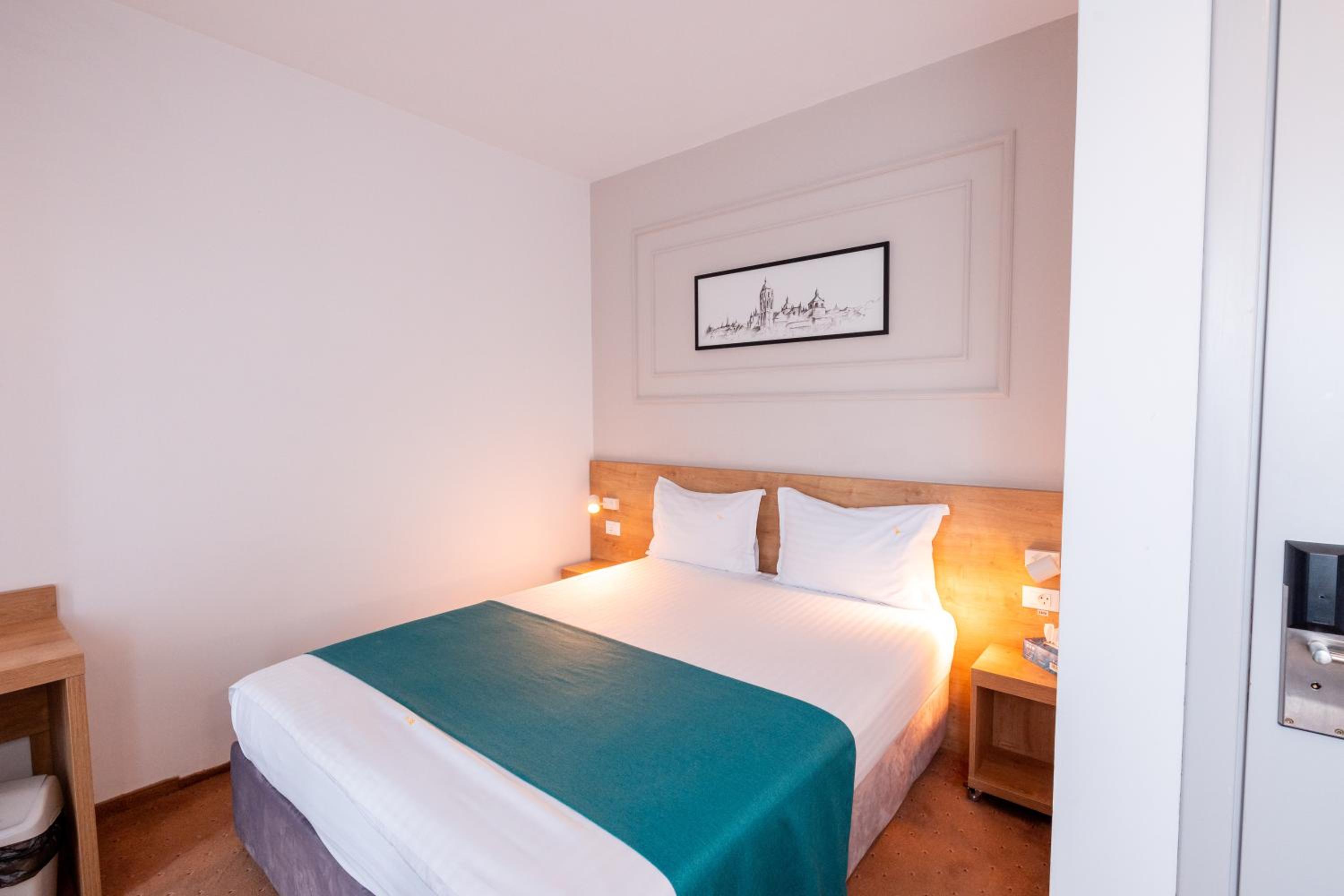 Queen Room - Photo 1