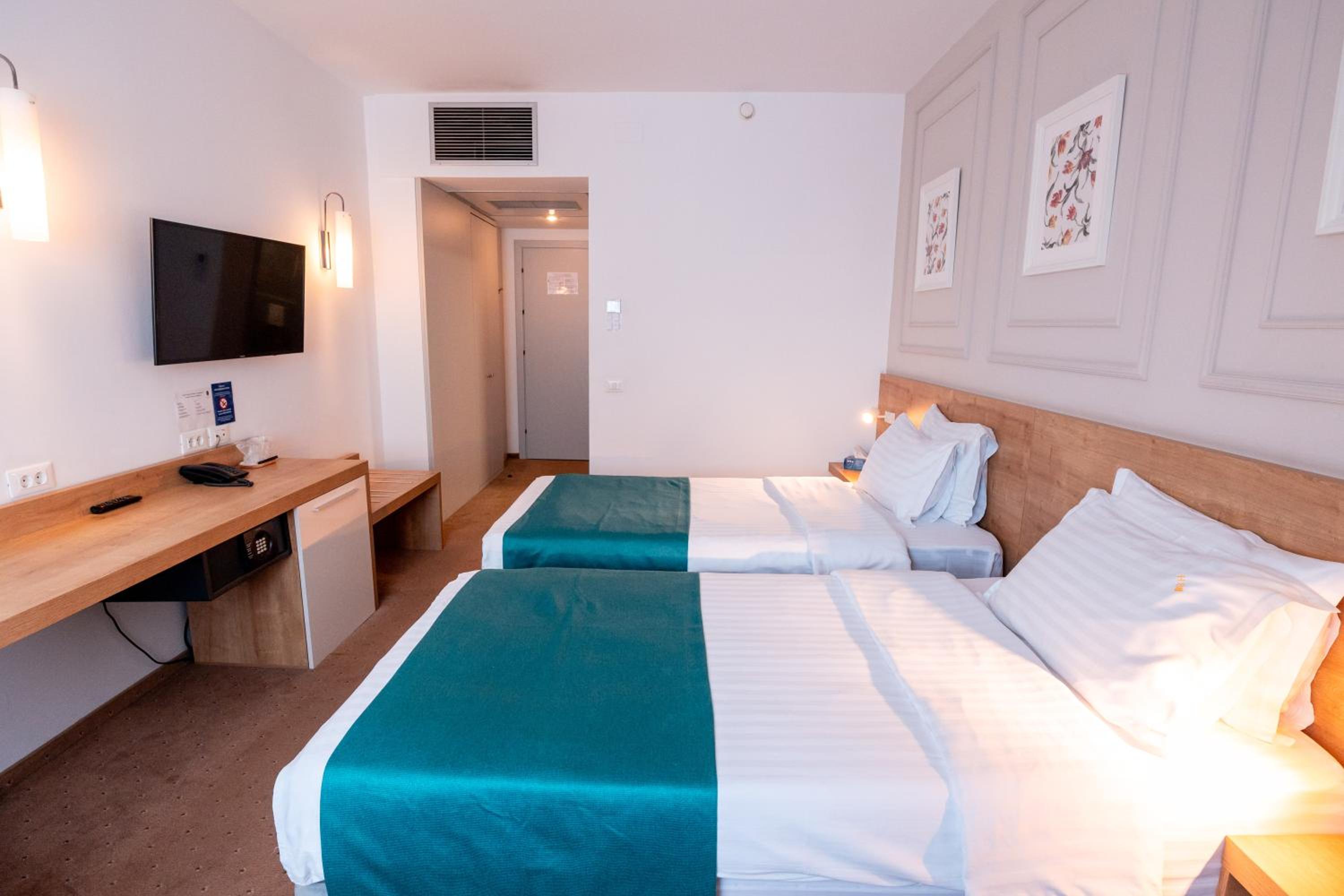 Double or Twin Room - Photo 3