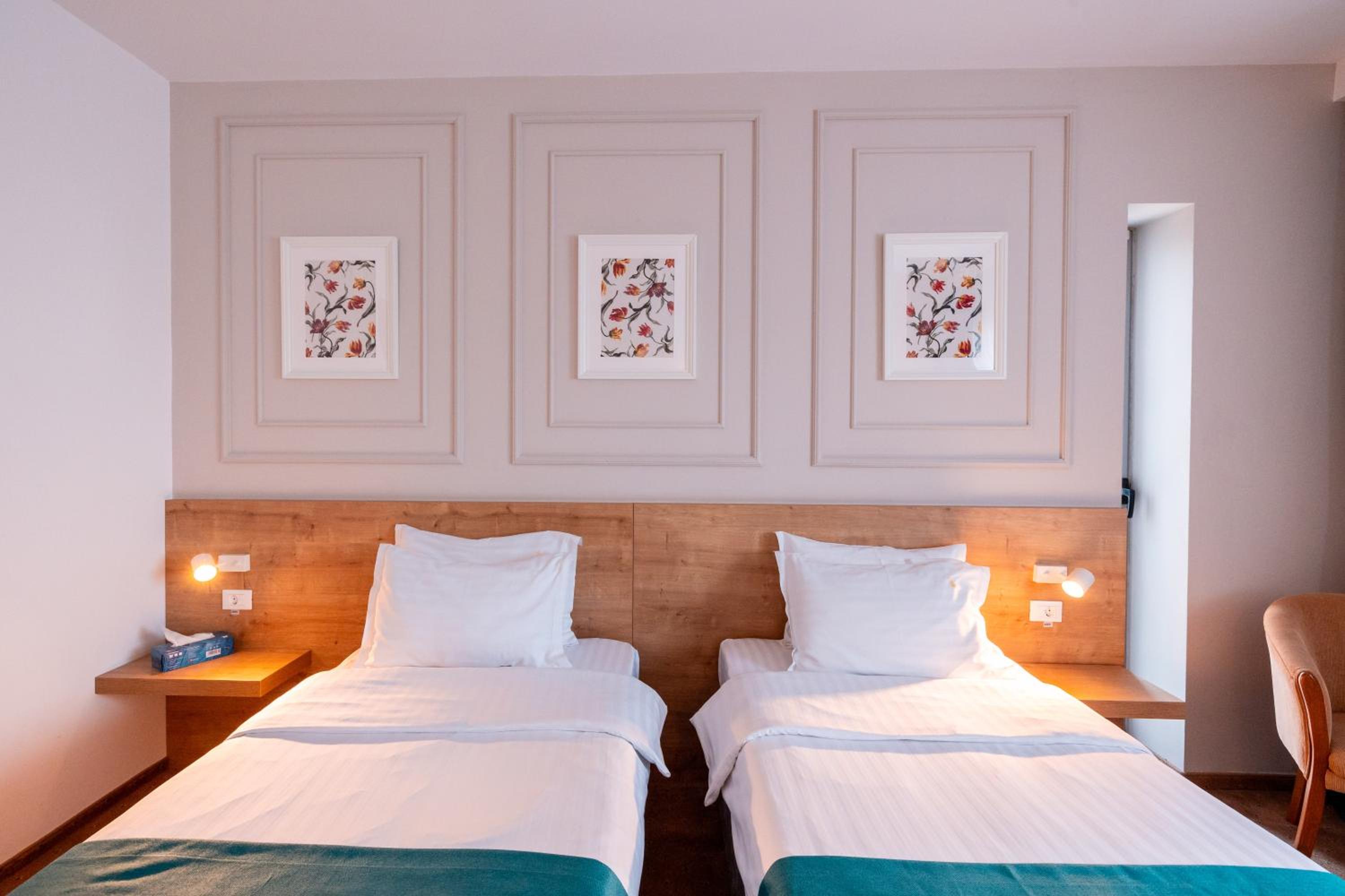 Double or Twin Room - Photo 4