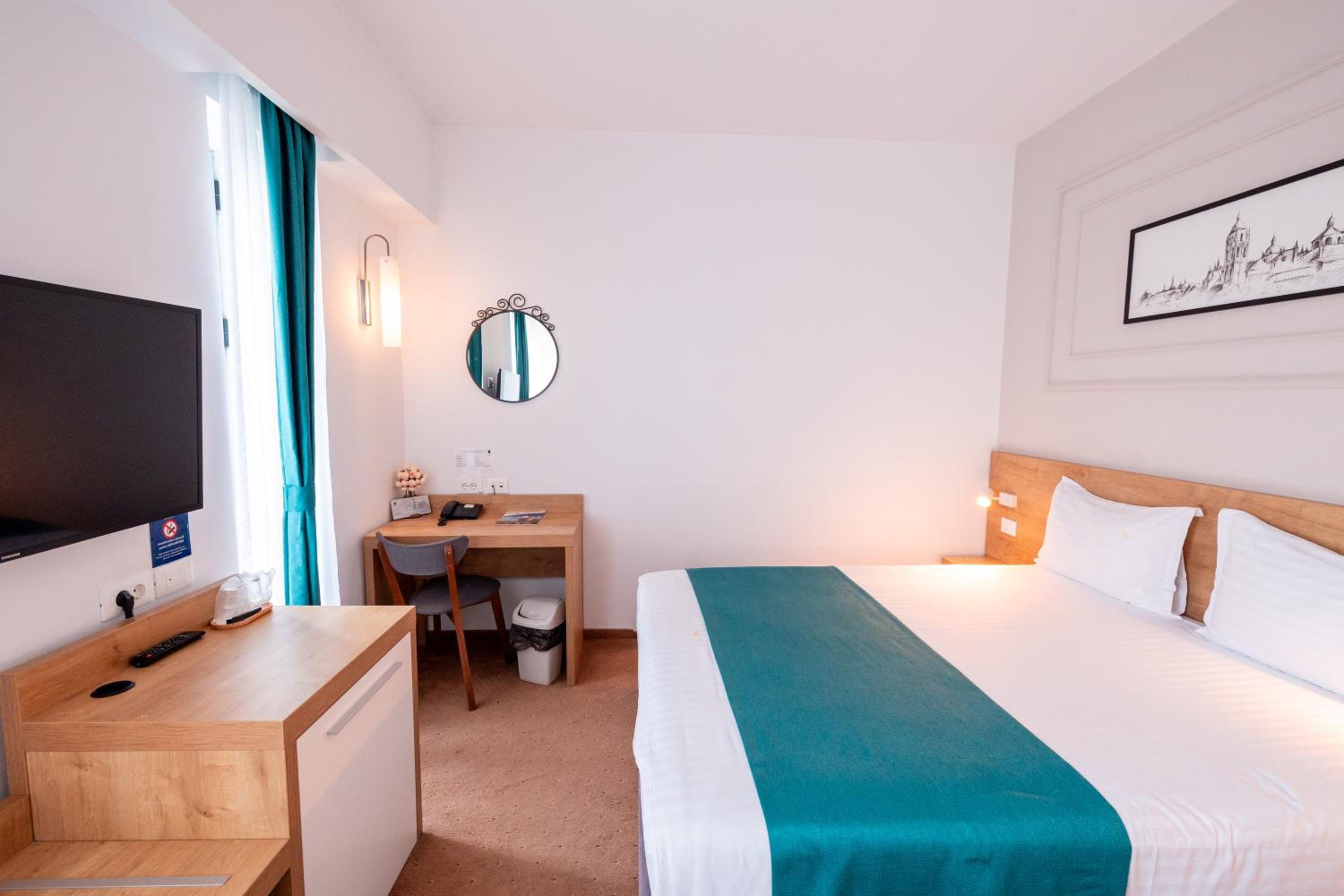 Queen Room - Photo 8