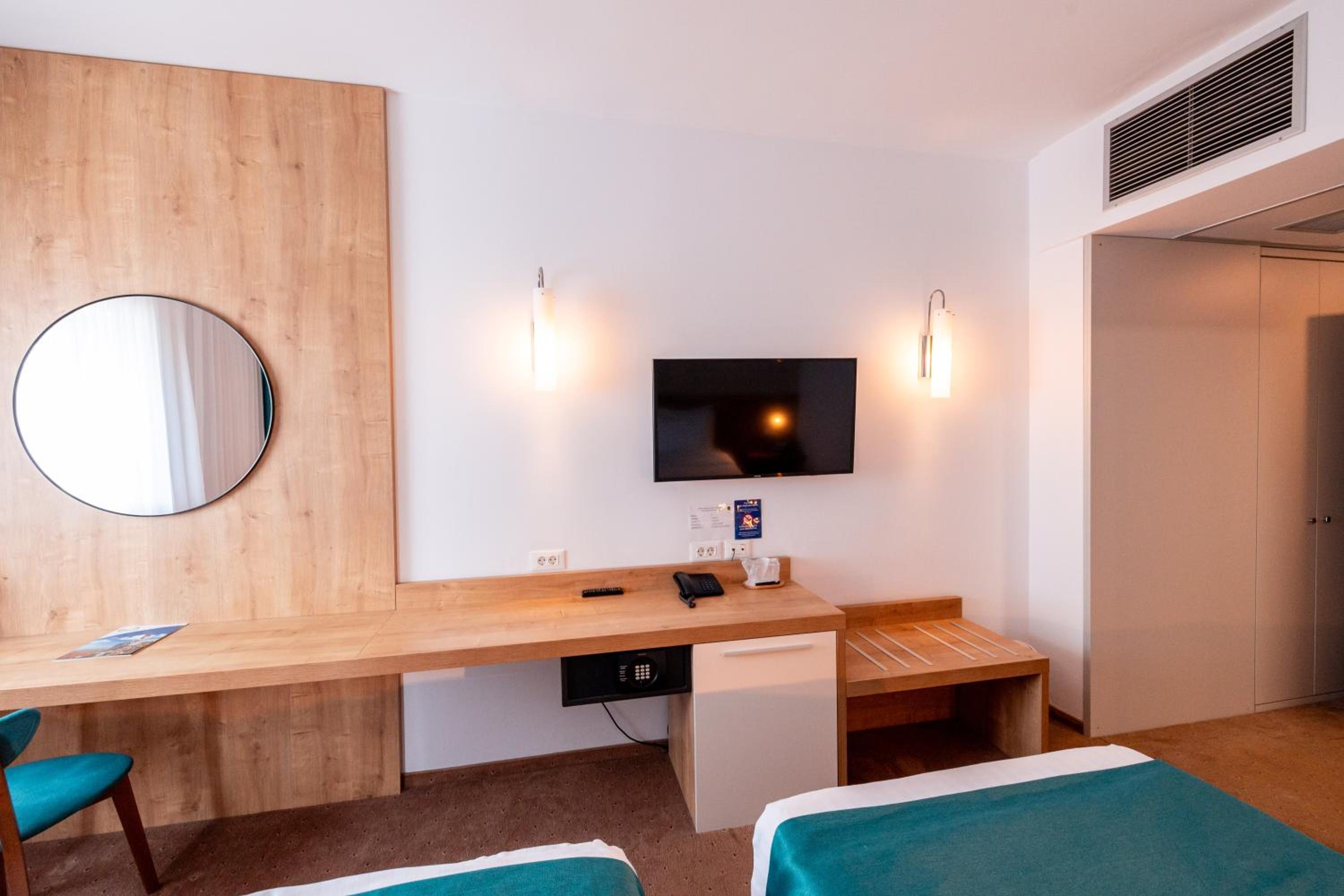 Double or Twin Room - Photo 5