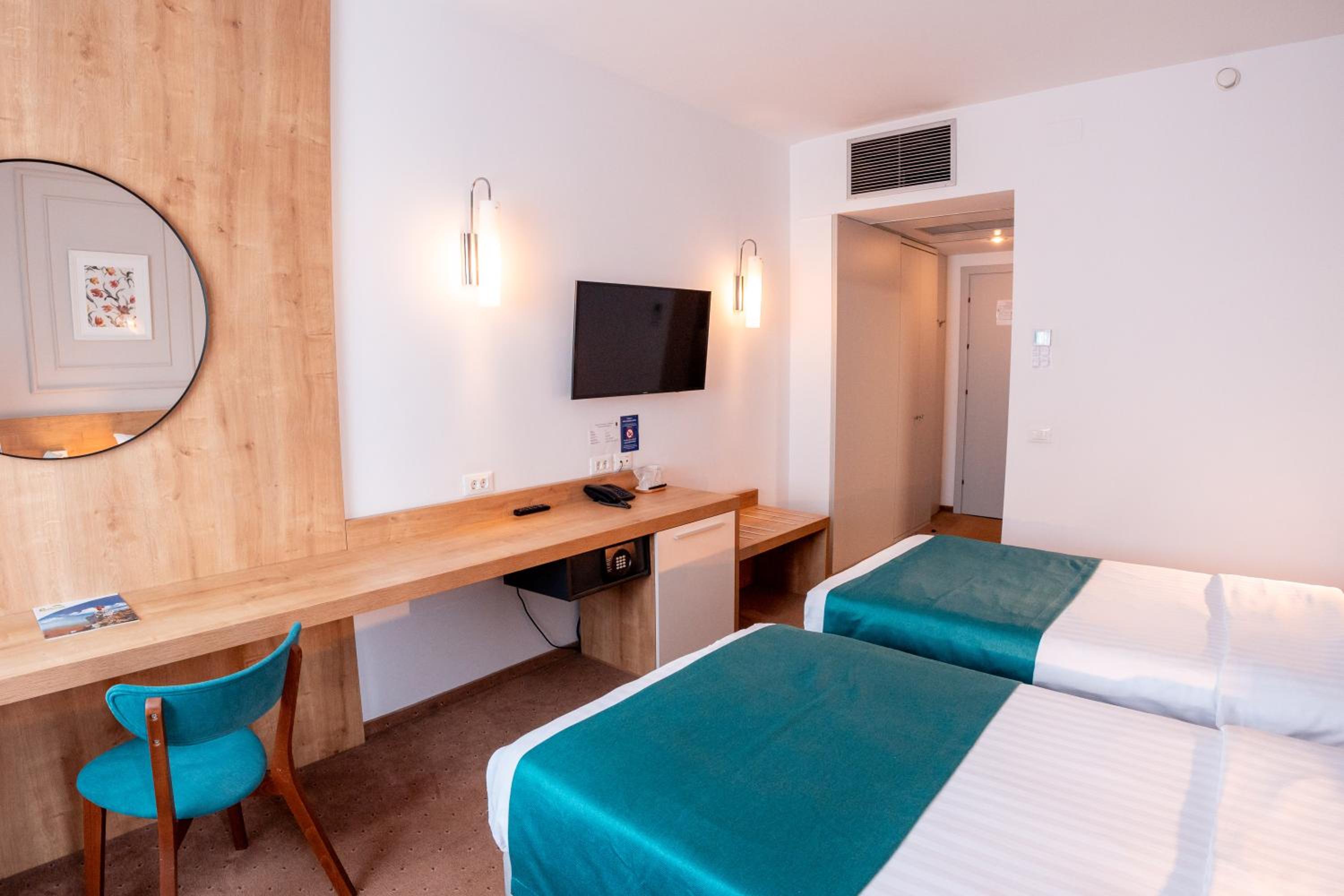 Double or Twin Room - Photo 11