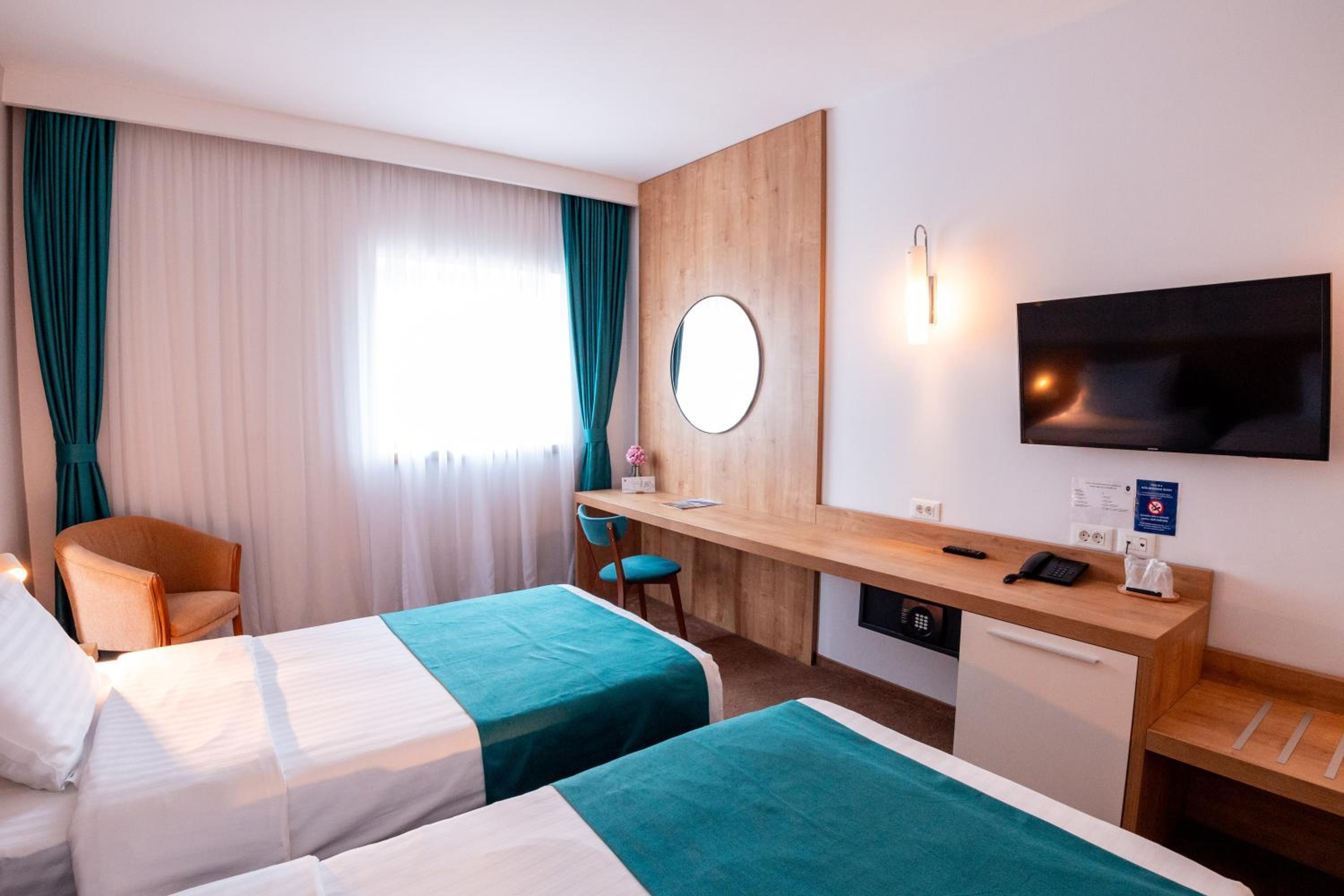 Double or Twin Room - Photo 6