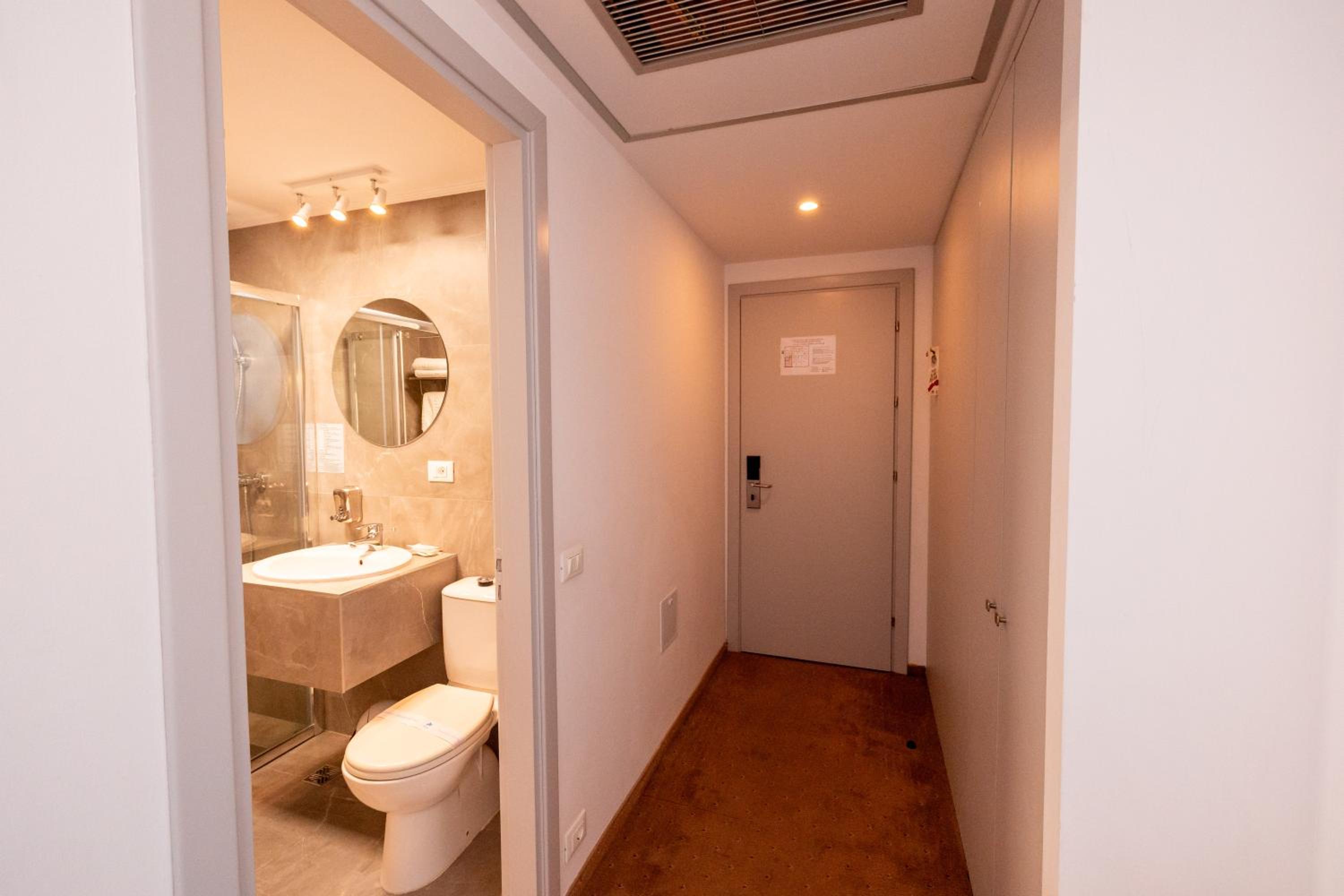 King Room - Photo 13
