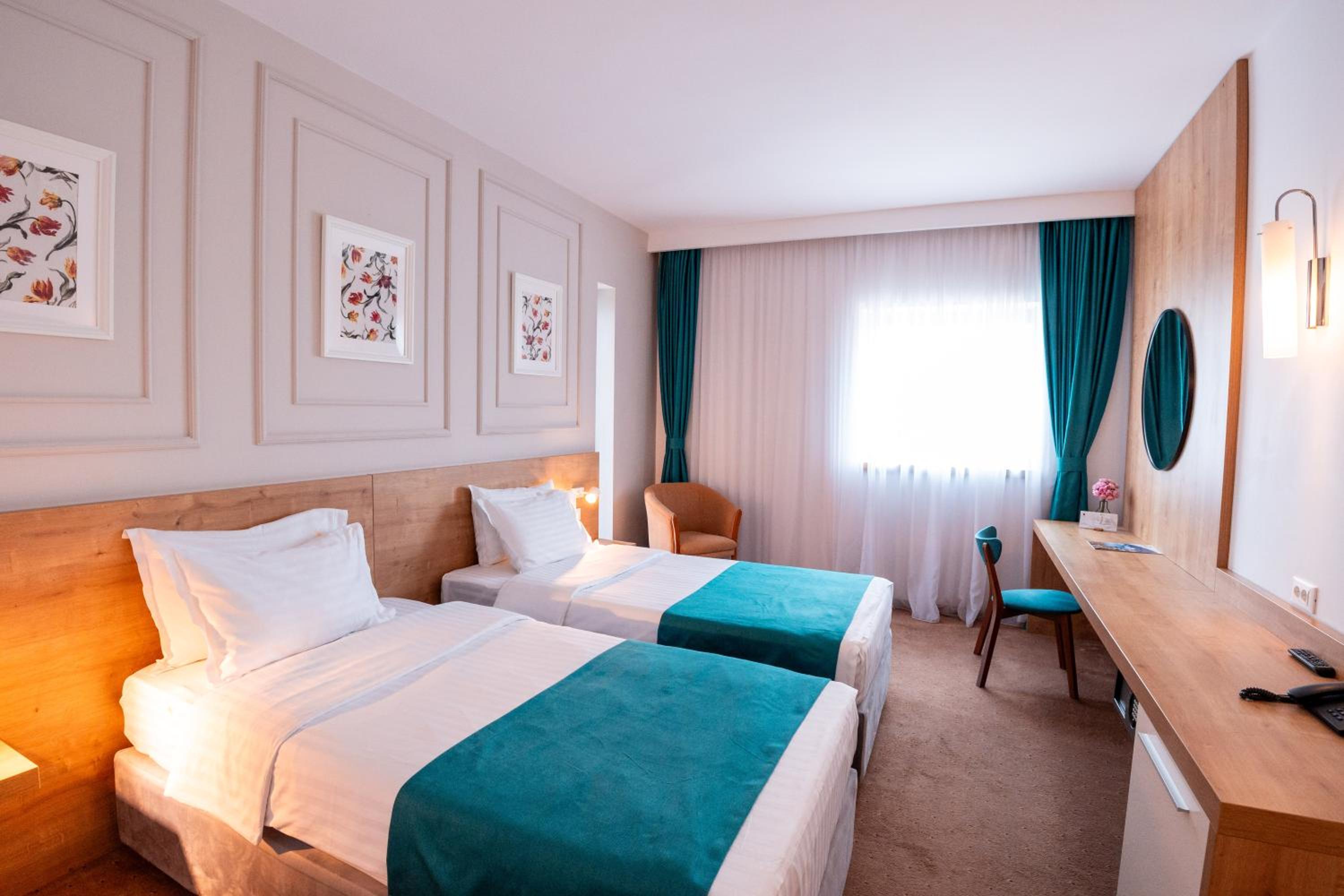 Double or Twin Room - Photo 9